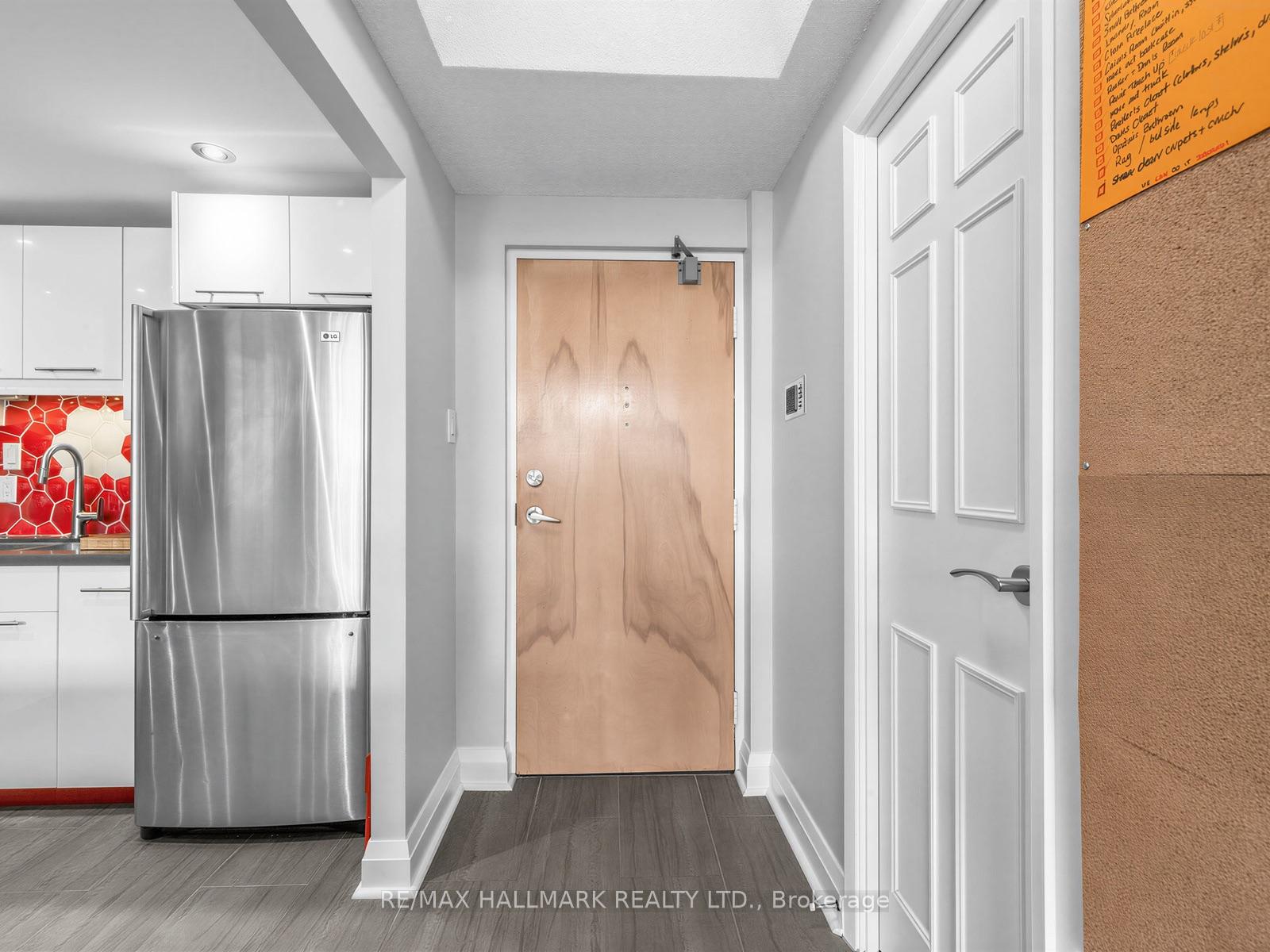 Photo 4 of Unit Ph15, 20 Glebe Road W, Toronto, Yonge-Eglinton — HOMEH