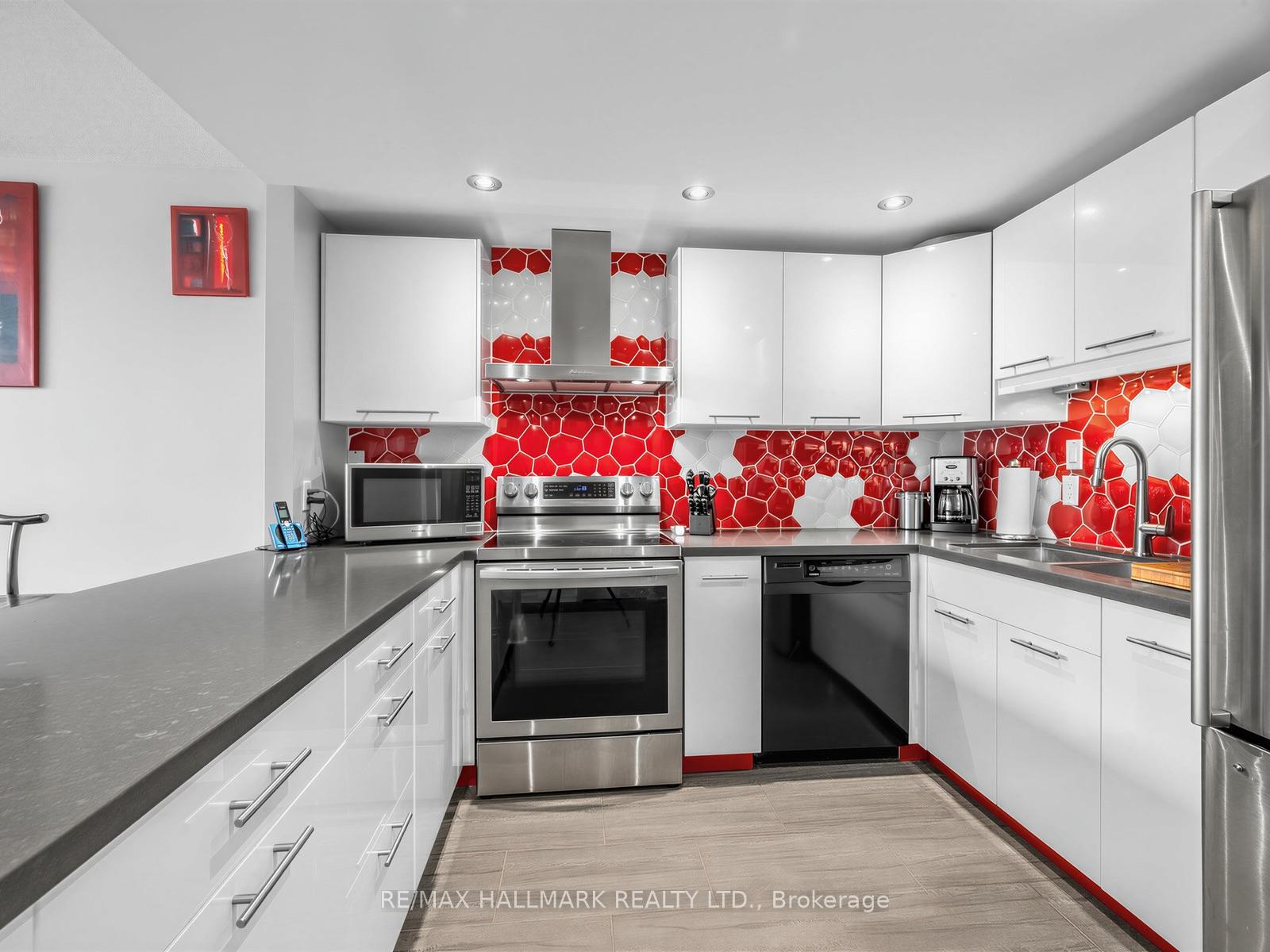 Photo 6 of Unit Ph15, 20 Glebe Road W, Toronto, Yonge-Eglinton — HOMEH