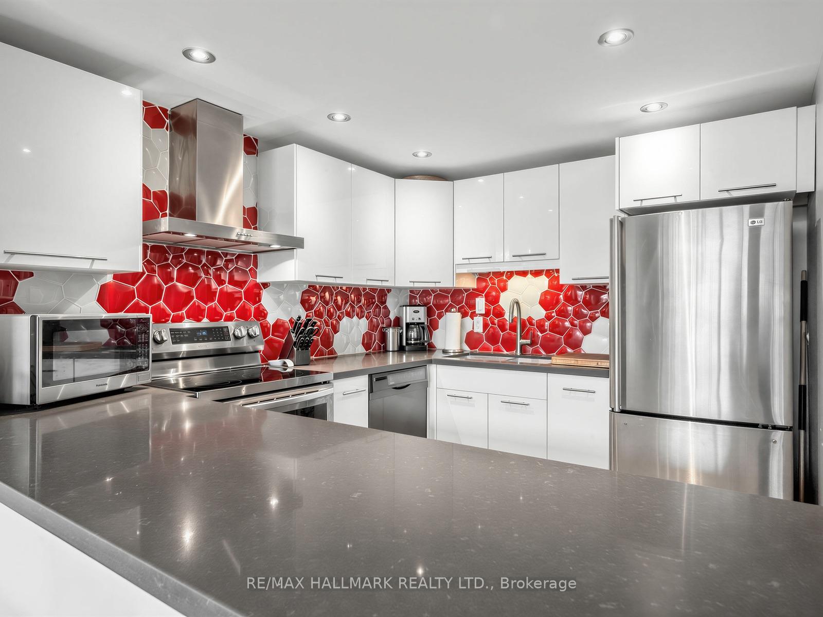 Photo 8 of Unit Ph15, 20 Glebe Road W, Toronto, Yonge-Eglinton — HOMEH