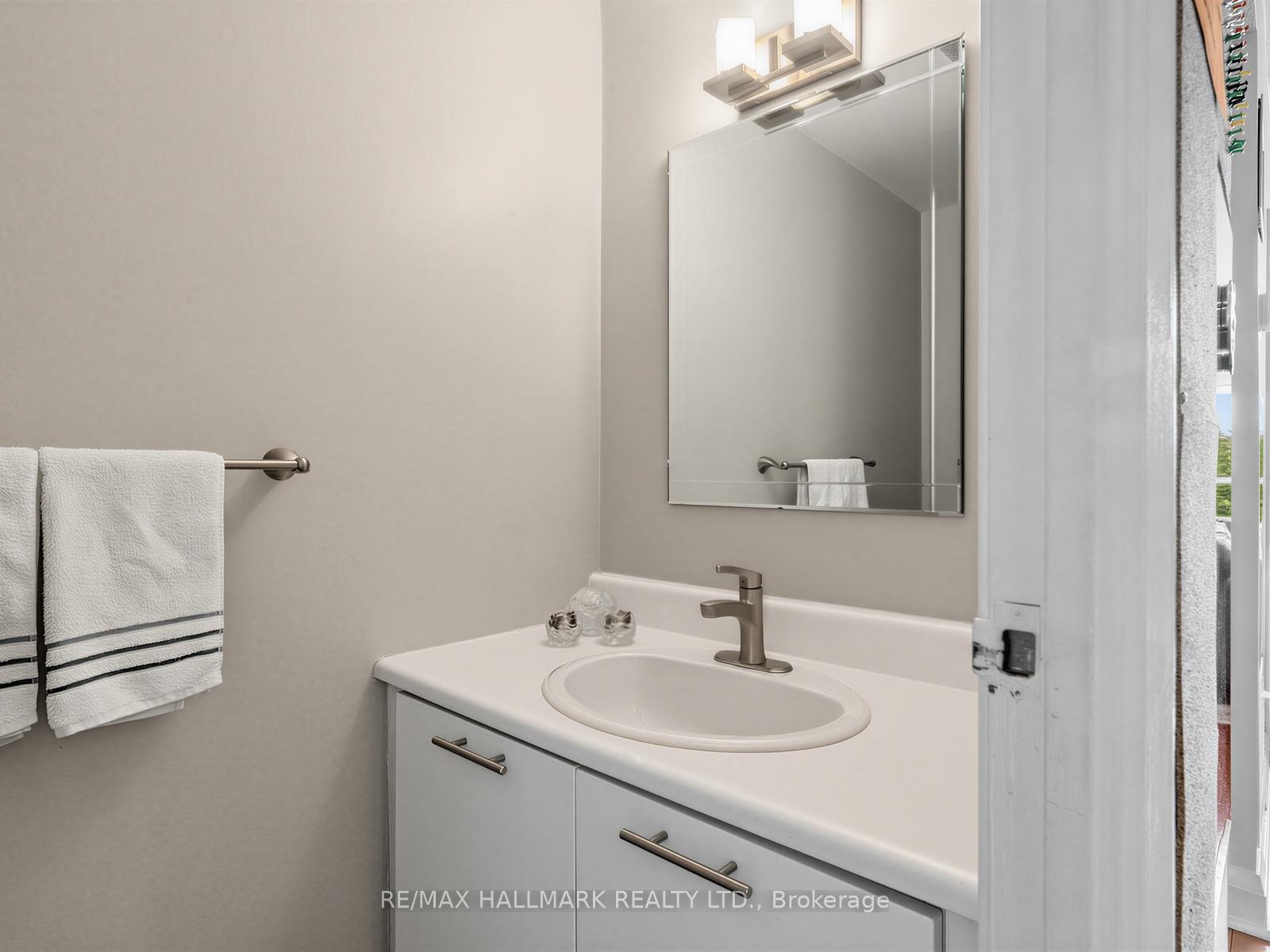 Photo 9 of Unit Ph15, 20 Glebe Road W, Toronto, Yonge-Eglinton — HOMEH