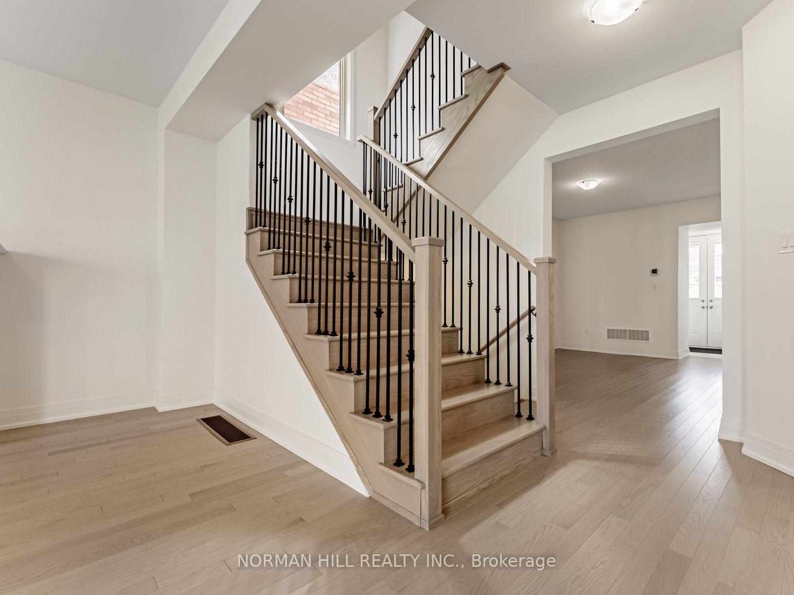 Photo 5 of 9 Lilestone Drive, Brampton, Credit Valley — HOMEH