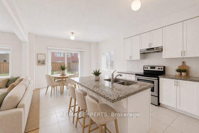 Photo 8 of 1554 Emberton Way, Innisfil, Alcona — HOMEH