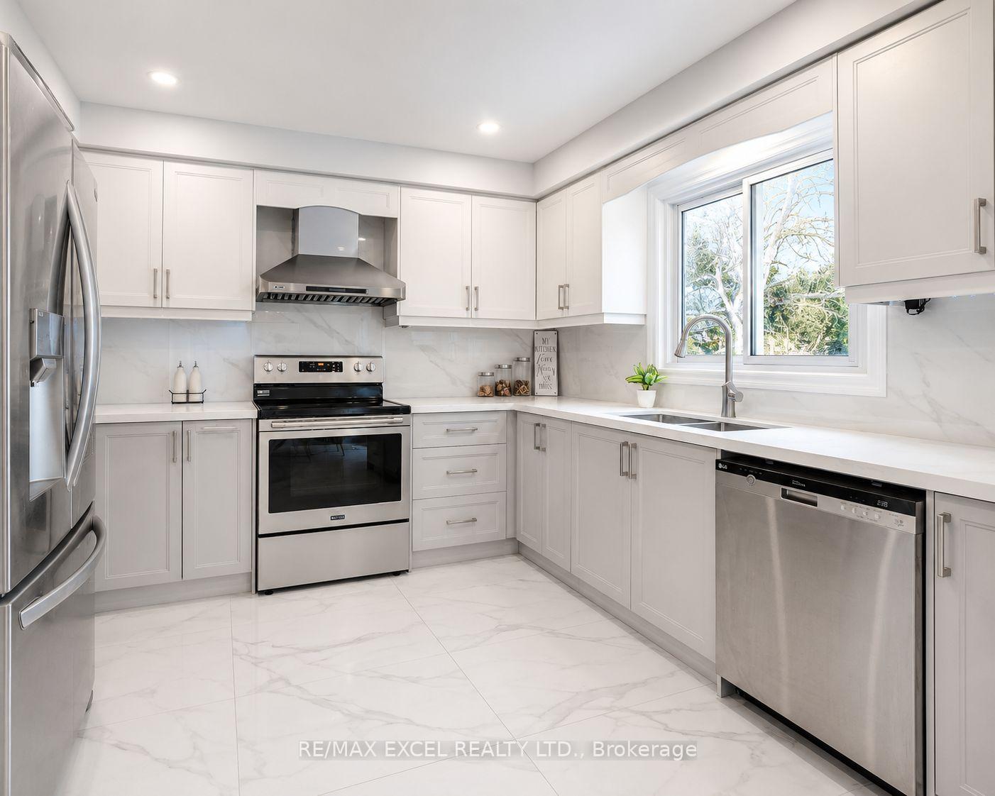 Photo 15 of 310 Raymerville Drive, Markham, Raymerville — HOMEH