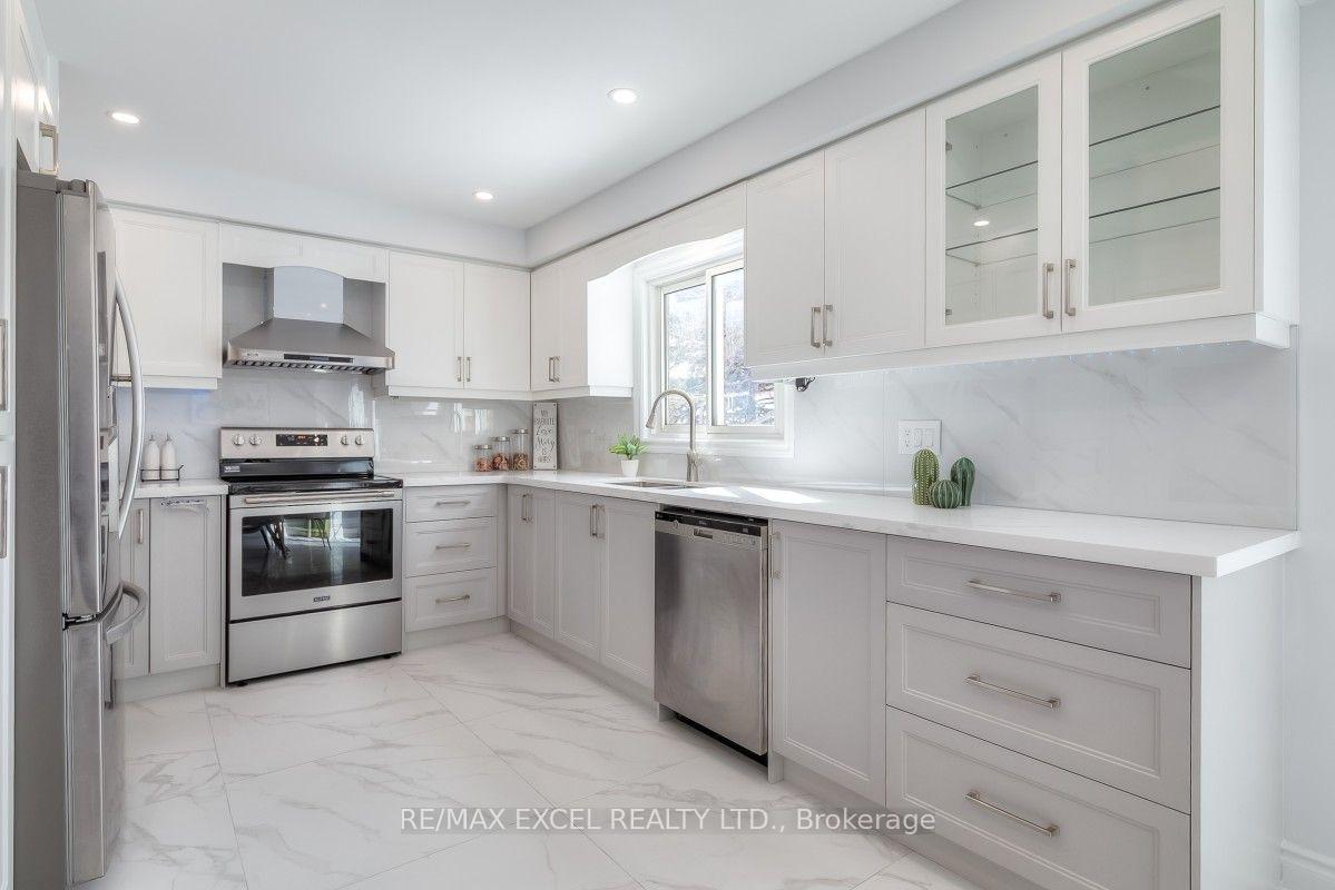 Photo 14 of 310 Raymerville Drive, Markham, Raymerville — HOMEH