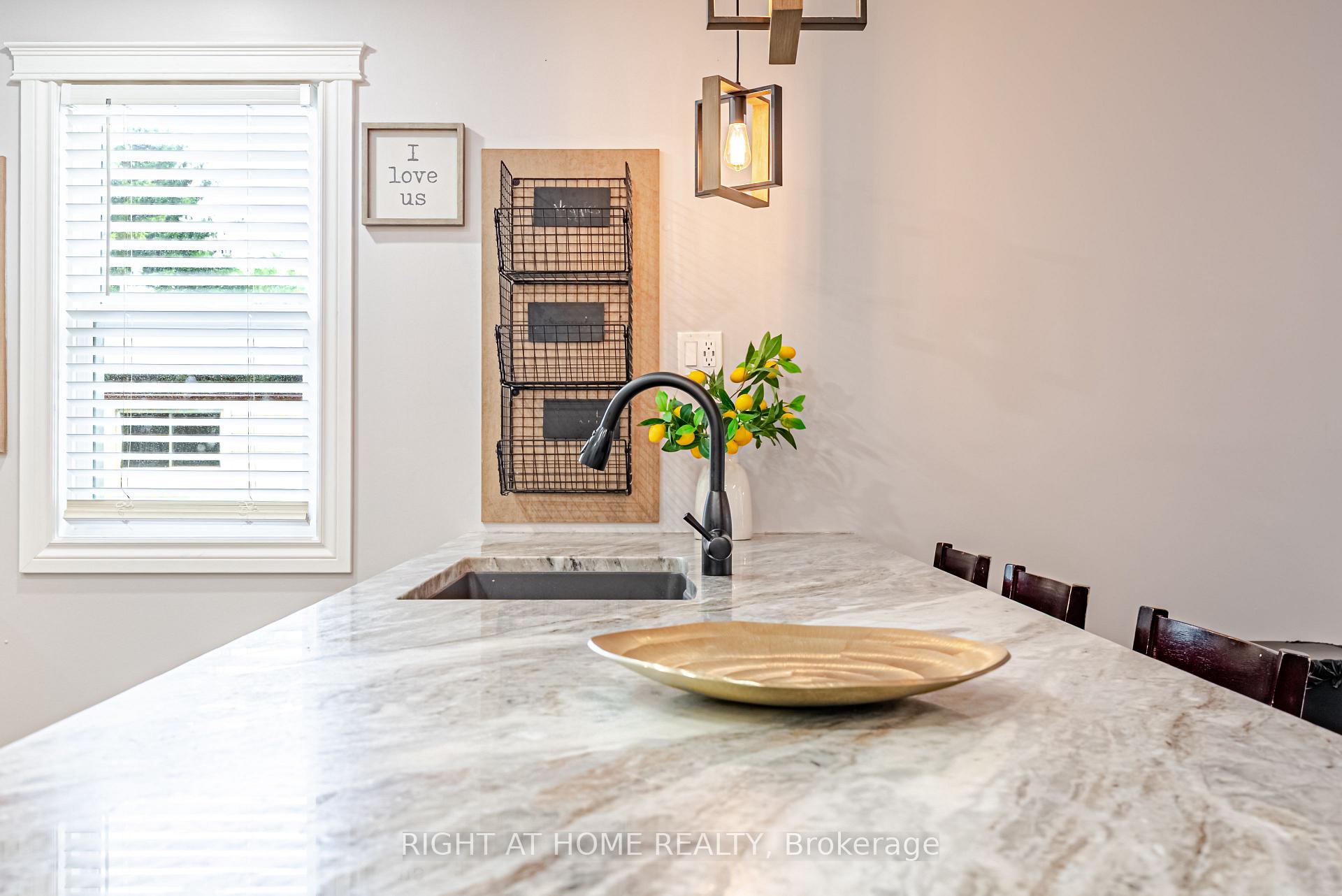 Photo 11 of 273 Alma Street, St. Thomas — HOMEH