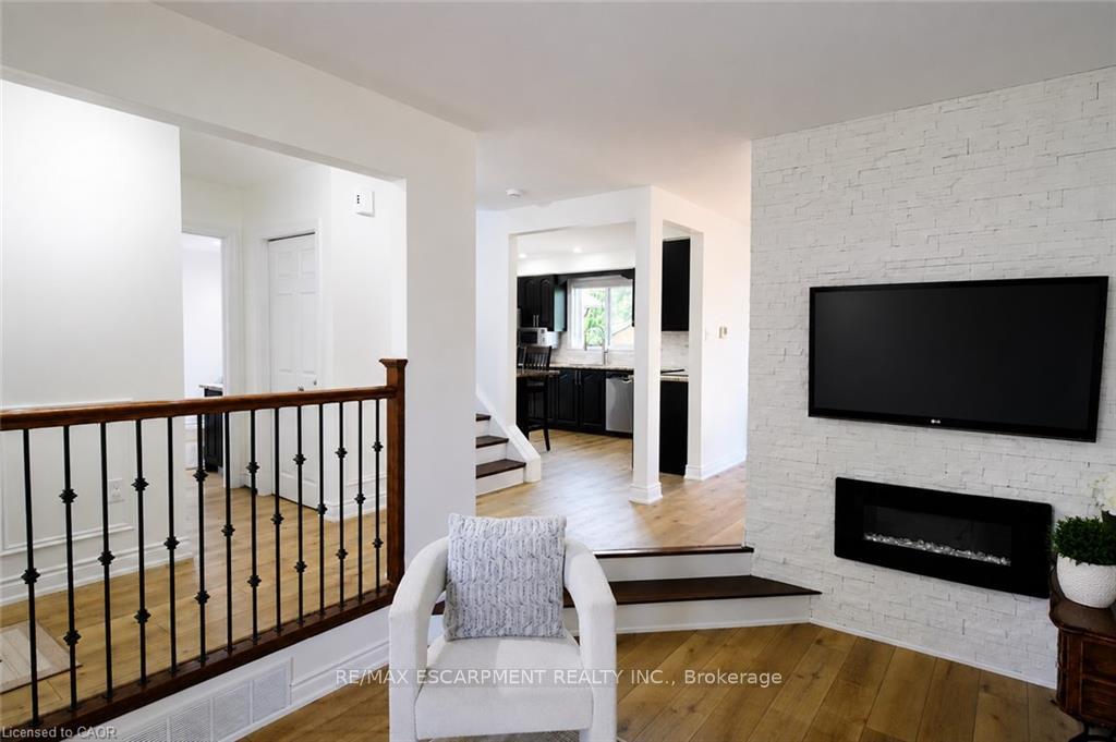Photo 4 of 172 Highland Road W, Hamilton, Stoney Creek — HOMEH