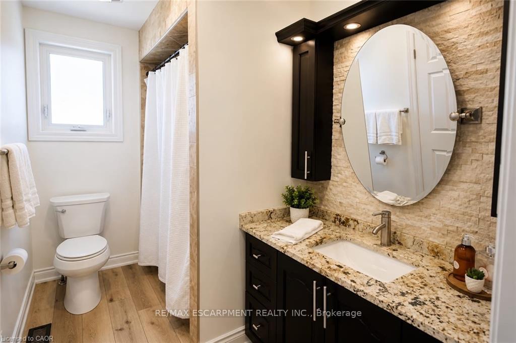 Photo 12 of 172 Highland Road W, Hamilton, Stoney Creek — HOMEH
