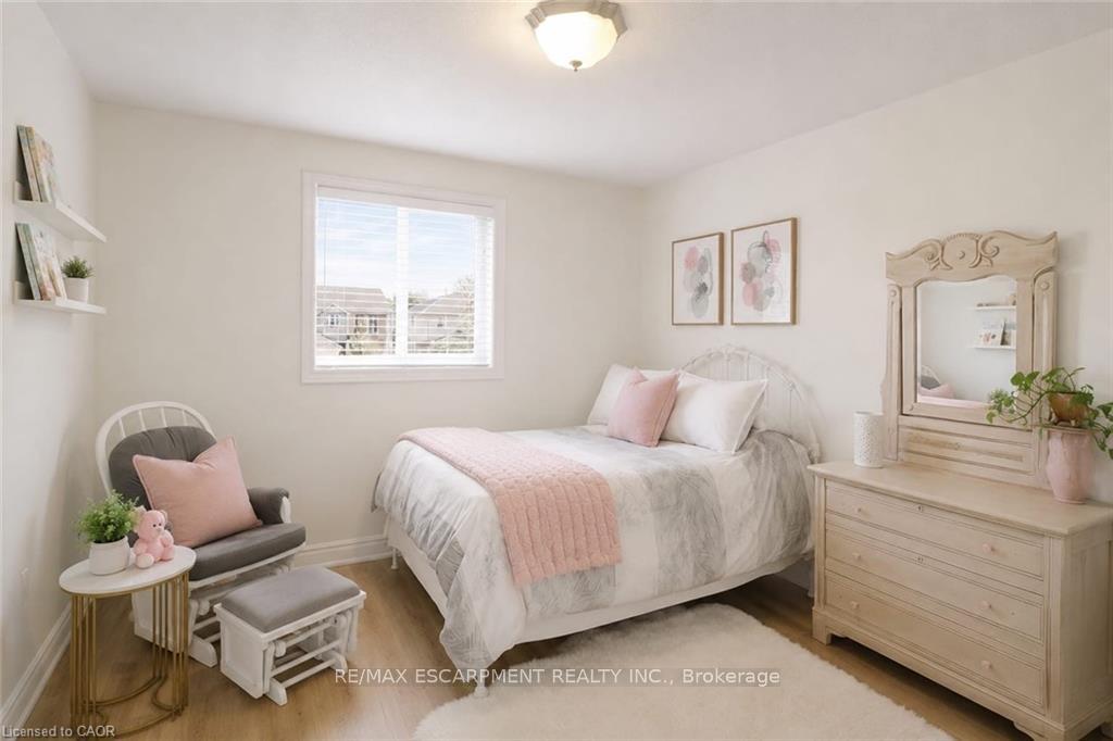 Photo 16 of 172 Highland Road W, Hamilton, Stoney Creek — HOMEH