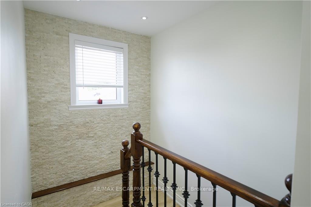 Photo 17 of 172 Highland Road W, Hamilton, Stoney Creek — HOMEH