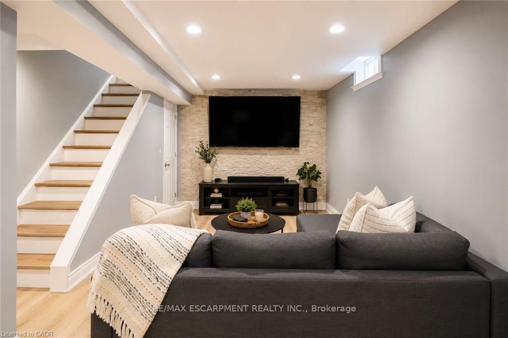 Photo 18 of 172 Highland Road W, Hamilton, Stoney Creek — HOMEH