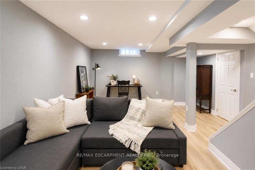 Photo 19 of 172 Highland Road W, Hamilton, Stoney Creek — HOMEH