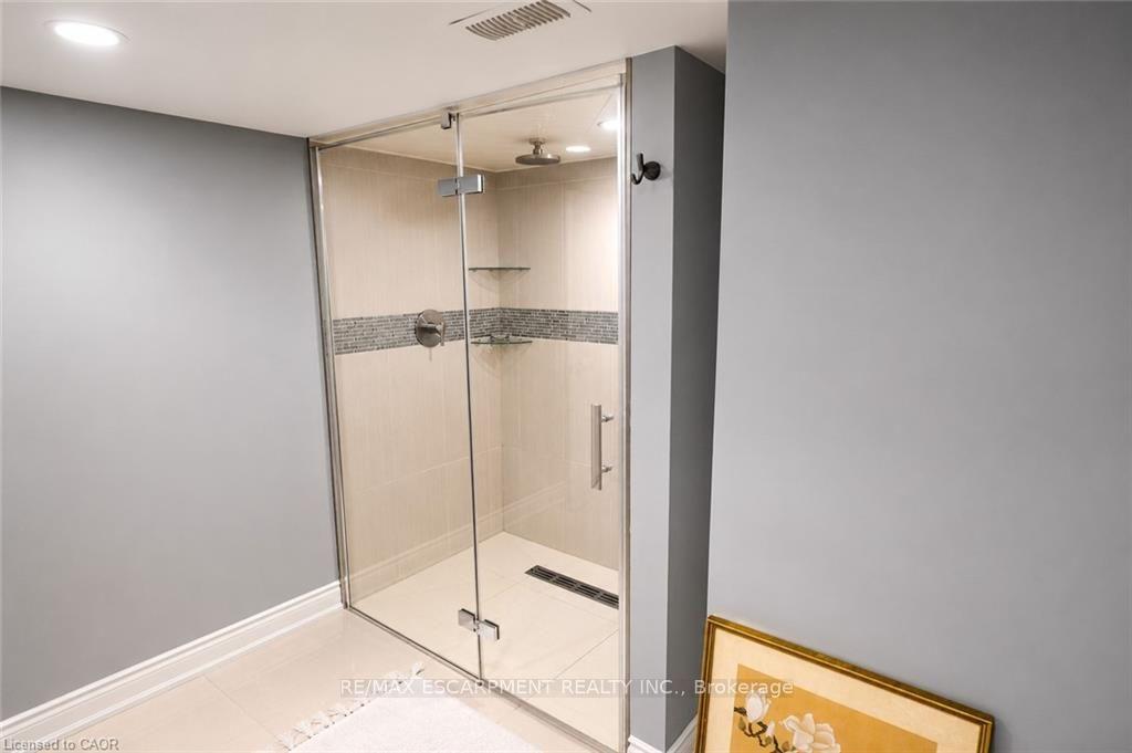 Photo 21 of 172 Highland Road W, Hamilton, Stoney Creek — HOMEH