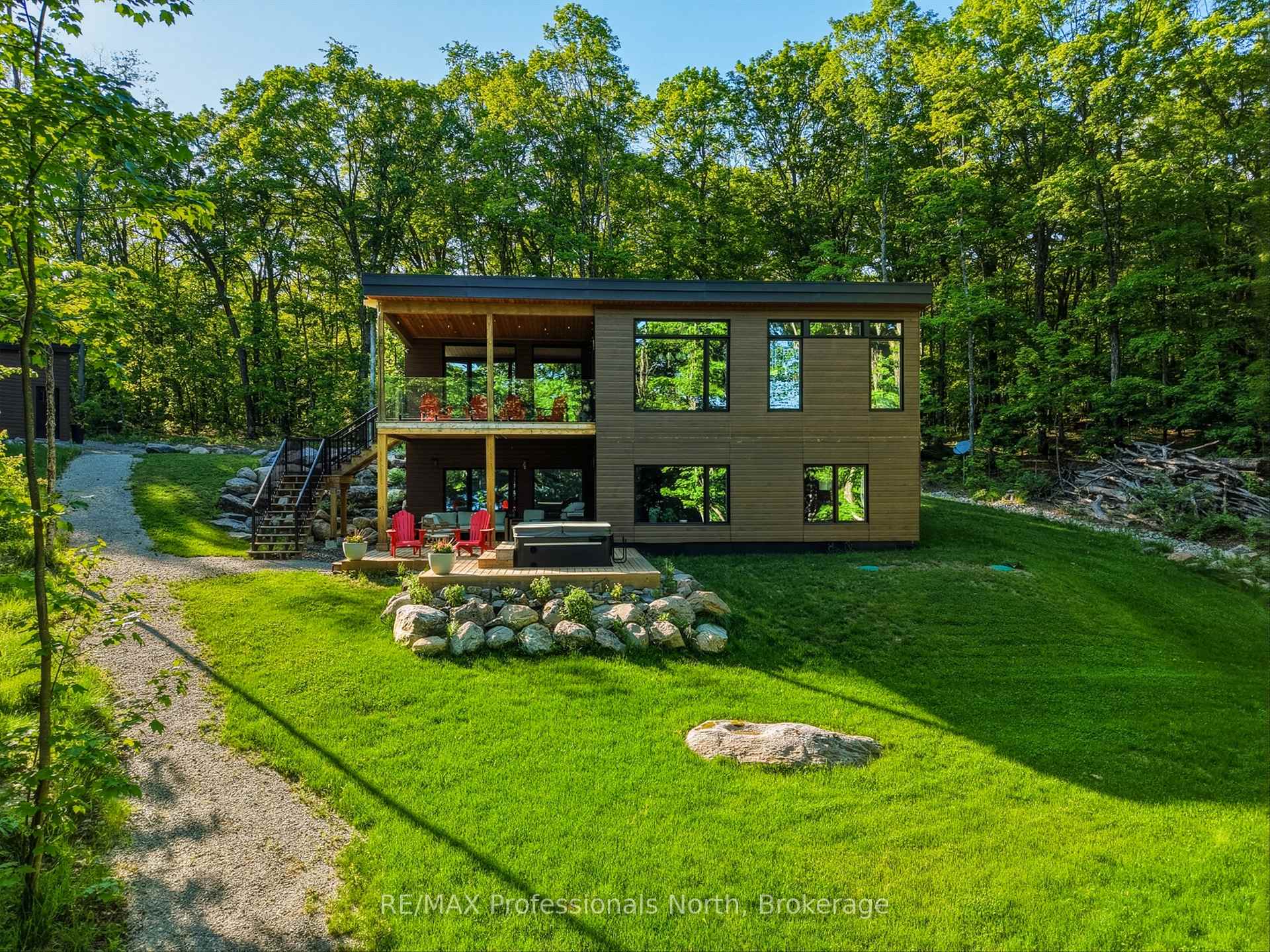Photo 1 of 1011 Old Cottage Road, Bracebridge, Draper — HOMEH