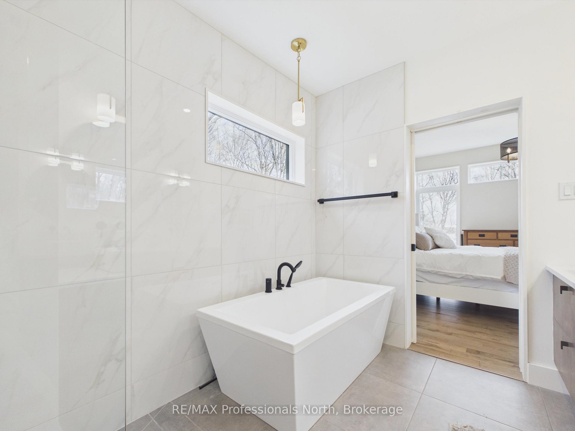 Photo 21 of 1011 Old Cottage Road, Bracebridge, Draper — HOMEH