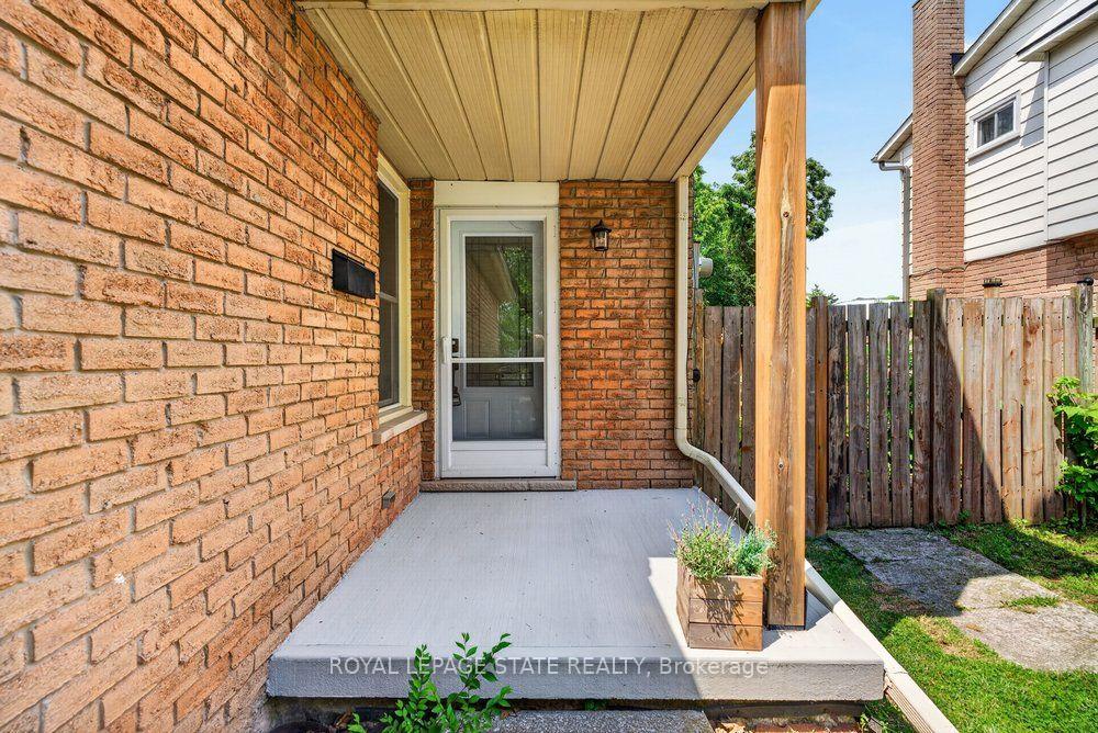 Photo 10 of 138 Memorial Avenue, Hamilton, Stoney Creek — HOMEH