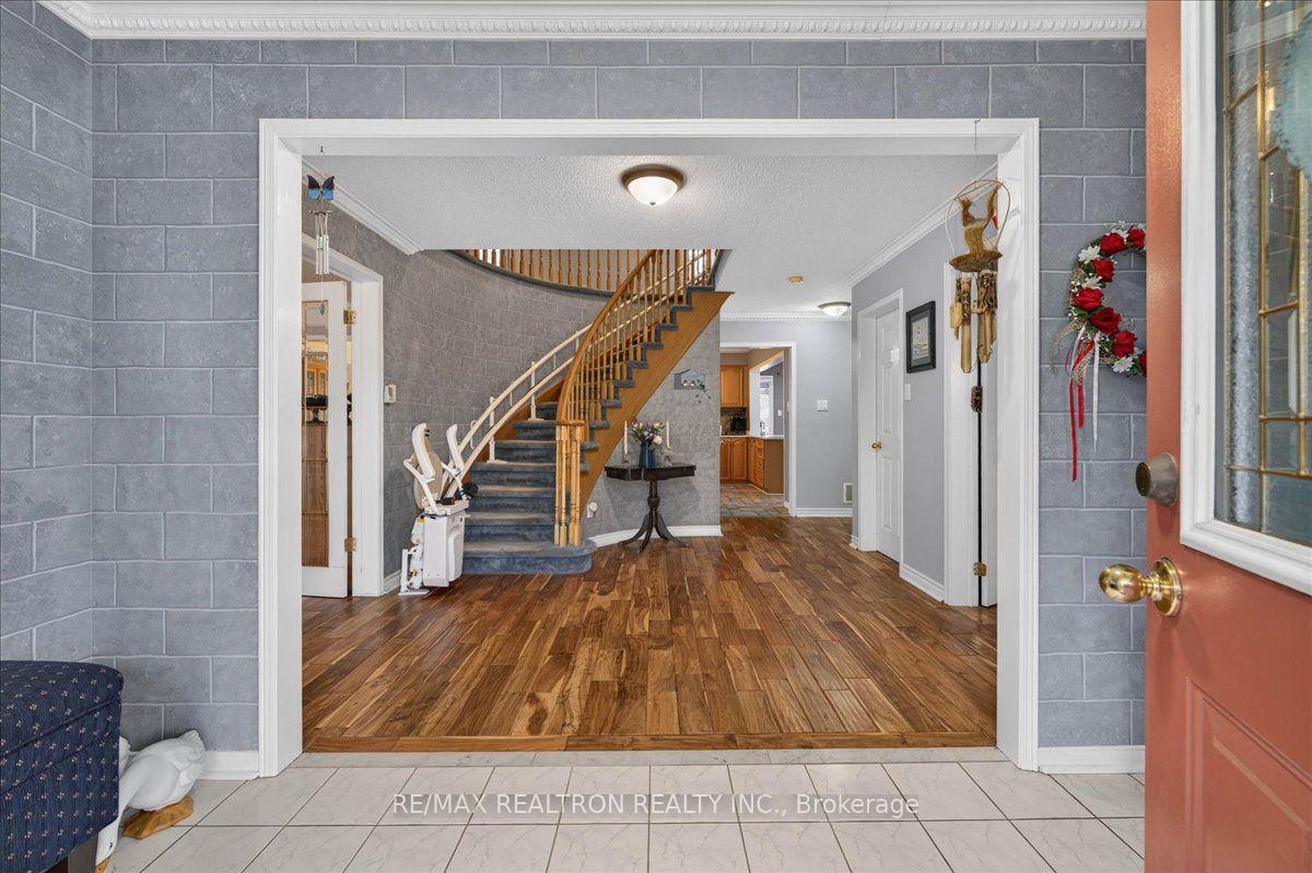 Photo 5 of 2767 Shering Crescent, Innisfil, Stroud — HOMEH
