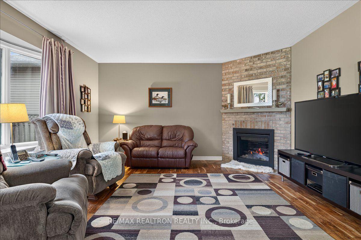 Photo 23 of 2767 Shering Crescent, Innisfil, Stroud — HOMEH
