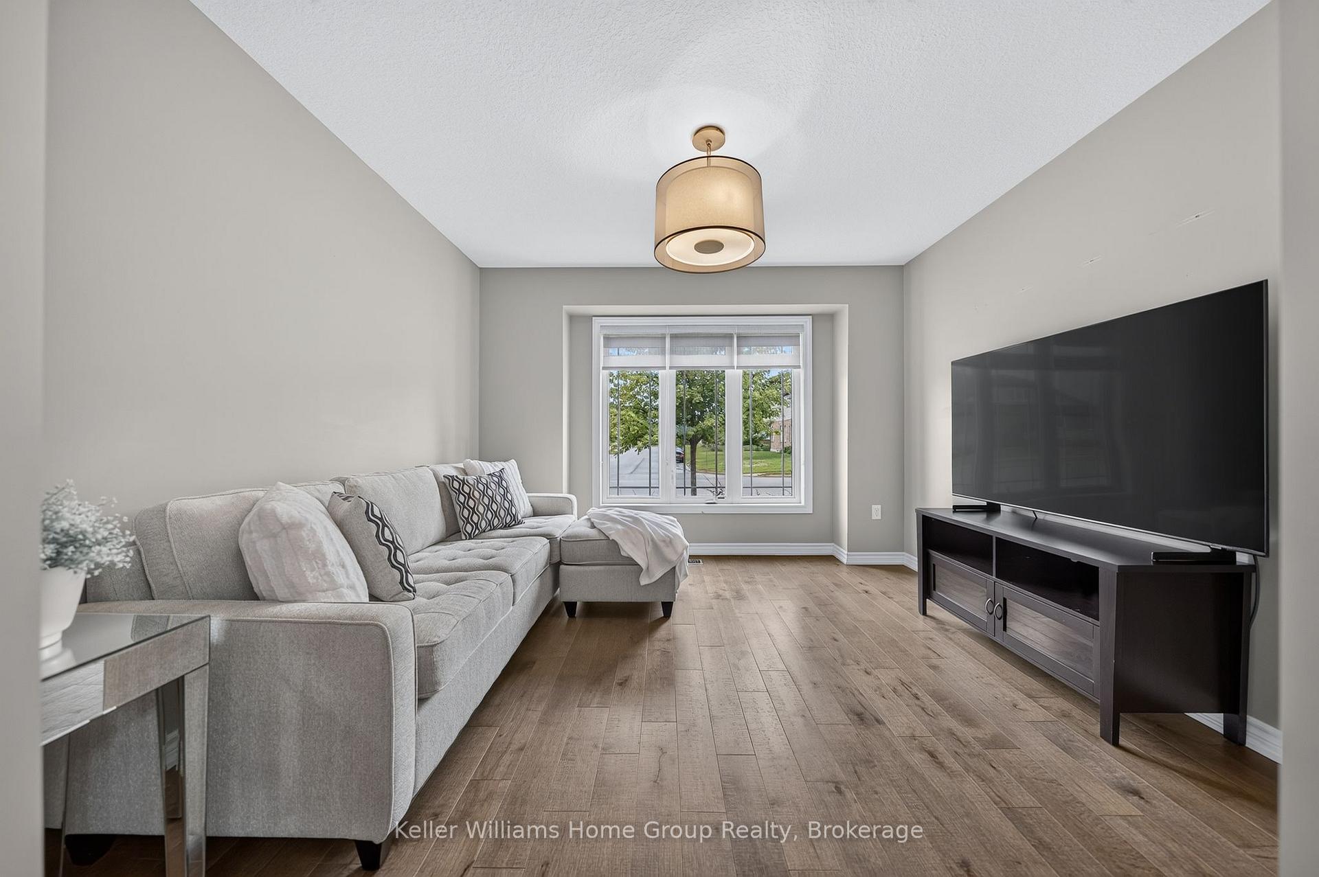 Photo 7 of 96 Aberdeen Street, Centre Wellington, Fergus — HOMEH