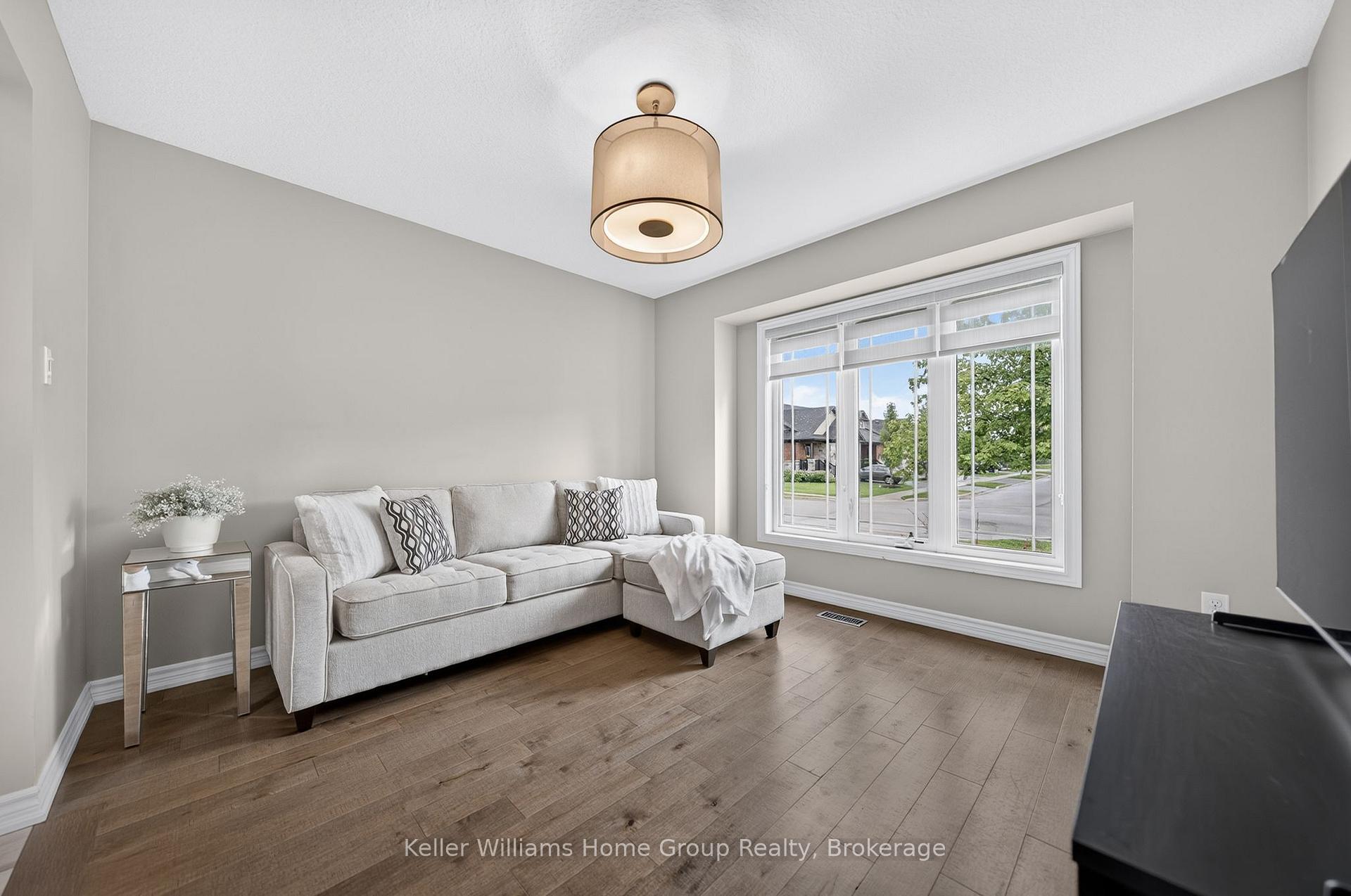 Photo 8 of 96 Aberdeen Street, Centre Wellington, Fergus — HOMEH