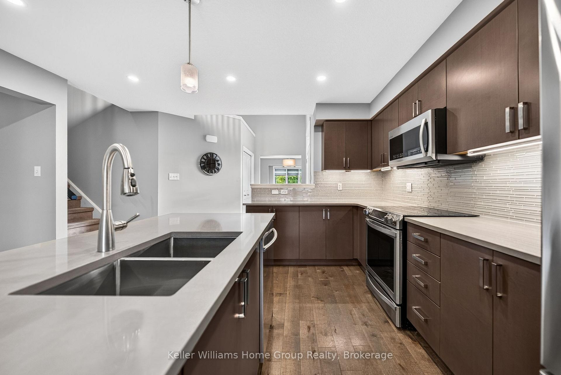Photo 20 of 96 Aberdeen Street, Centre Wellington, Fergus — HOMEH