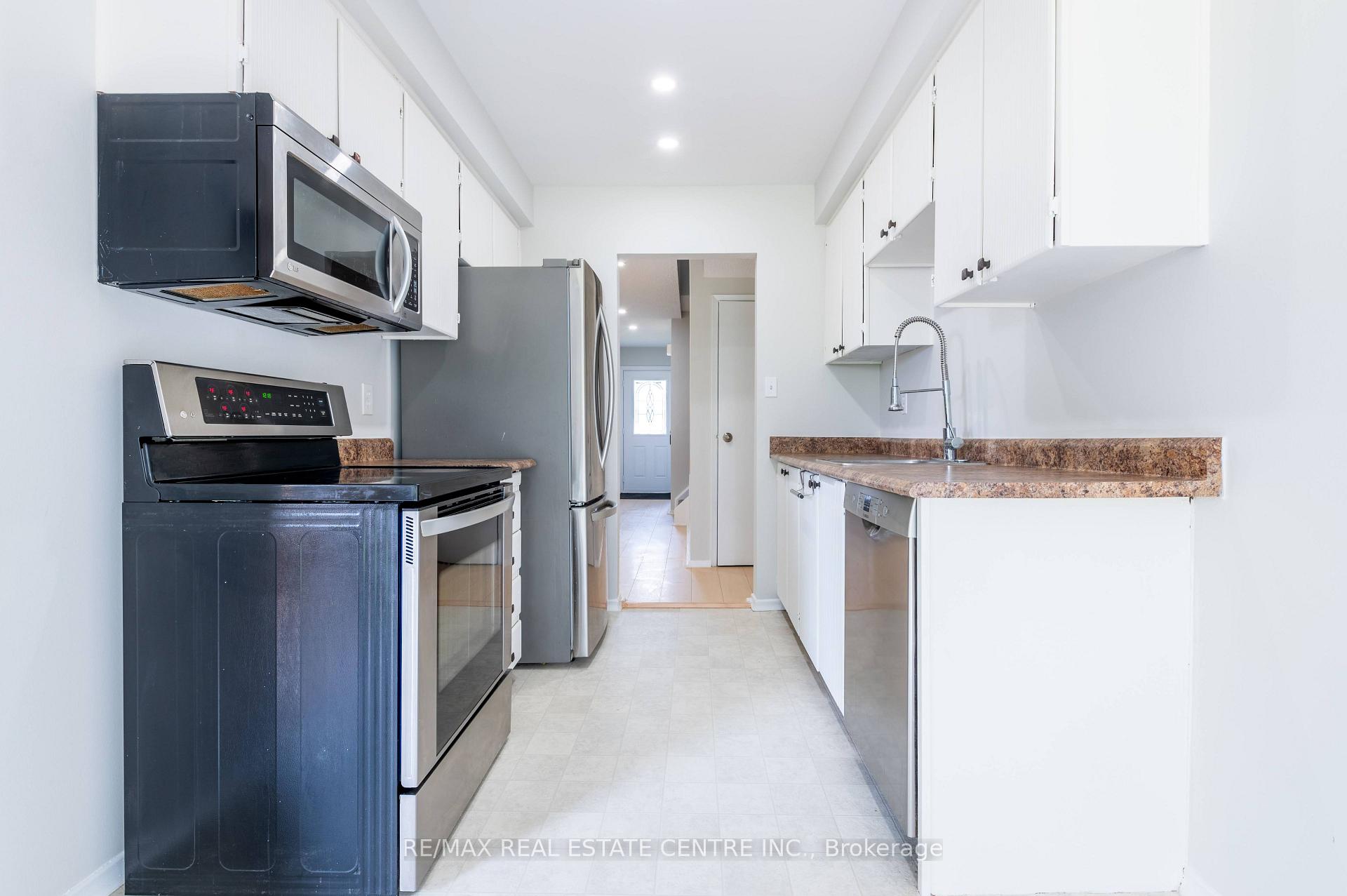 Photo 12 of Unit 16, 1330 Trowbridge Drive, Oshawa, Centennial — HOMEH