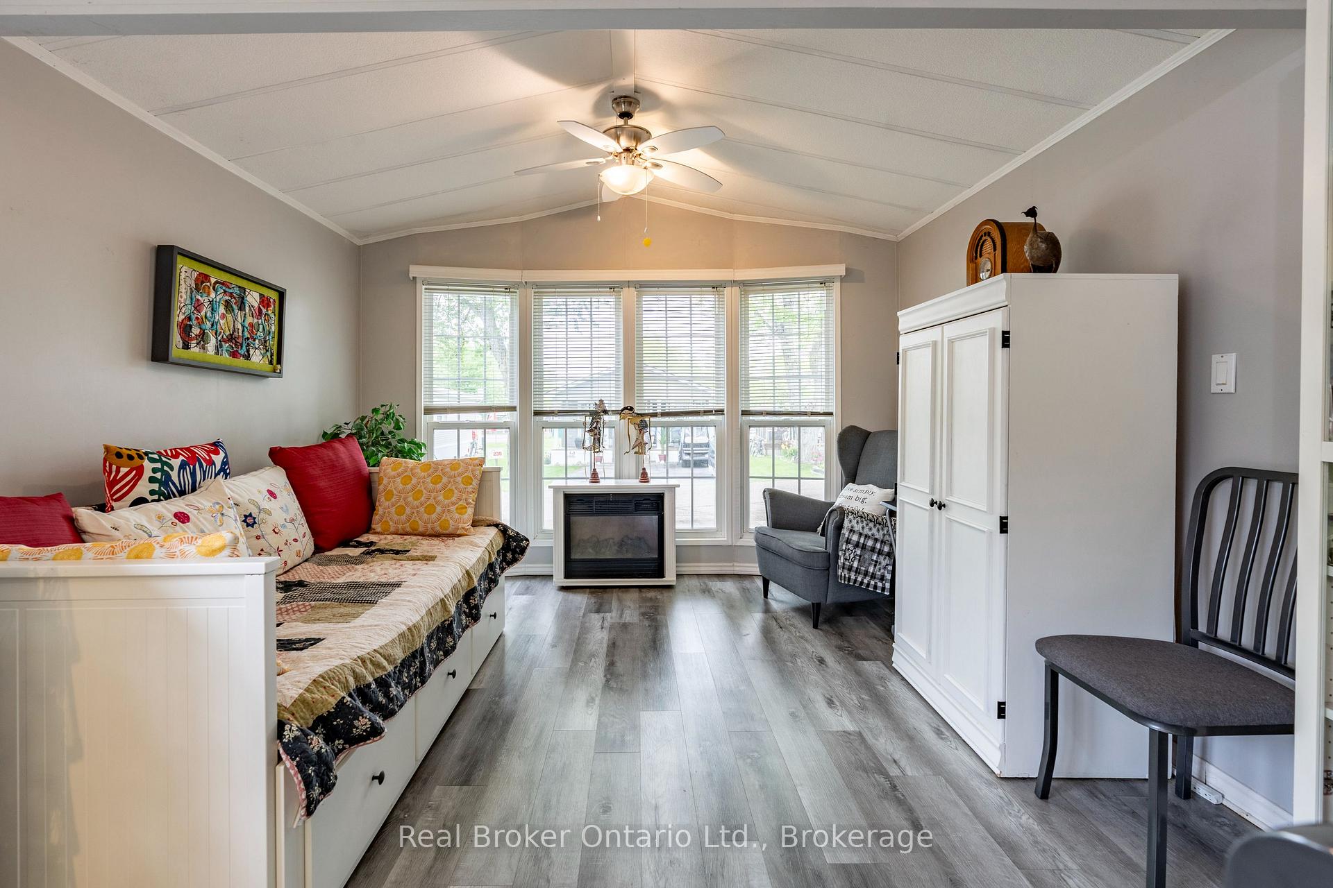 Photo 5 of Unit 236, 580 Beaver Creek Road, Waterloo, Columbia Forest — HOMEH