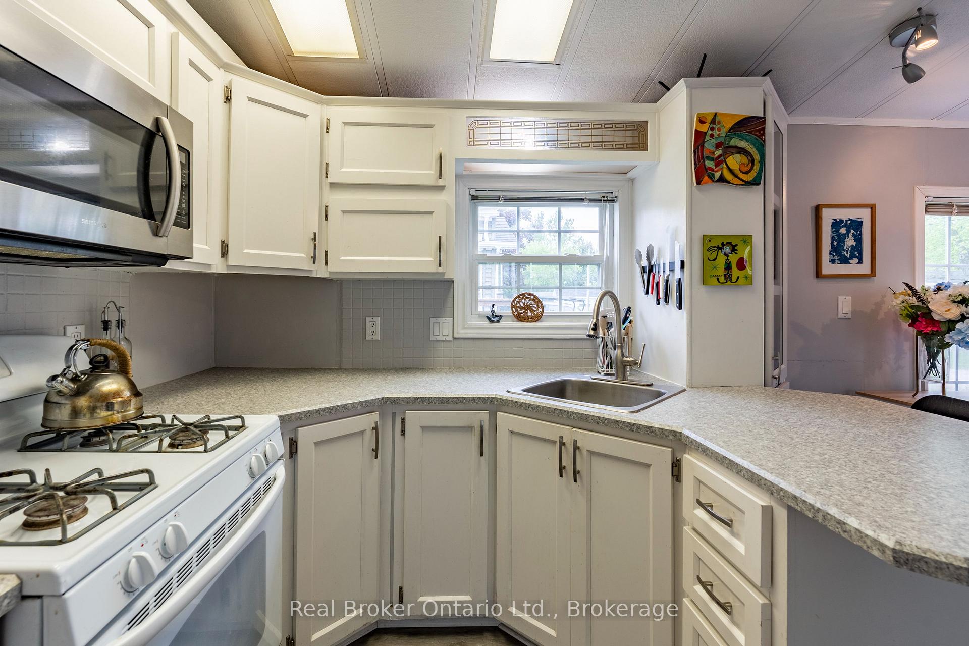 Photo 11 of Unit 236, 580 Beaver Creek Road, Waterloo, Columbia Forest — HOMEH