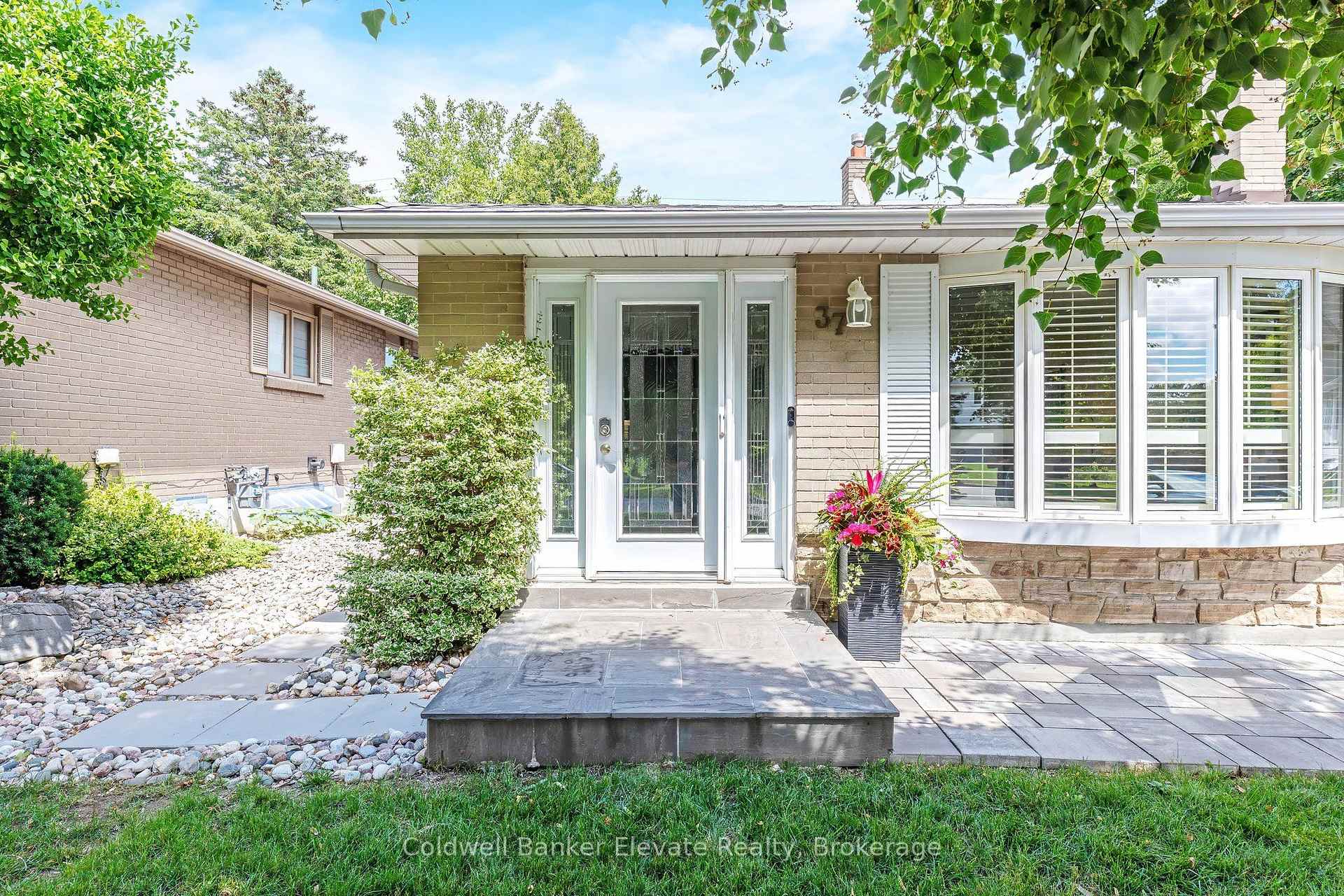 Photo 3 of 37 Fleance Drive, Markham, Royal Orchard — HOMEH