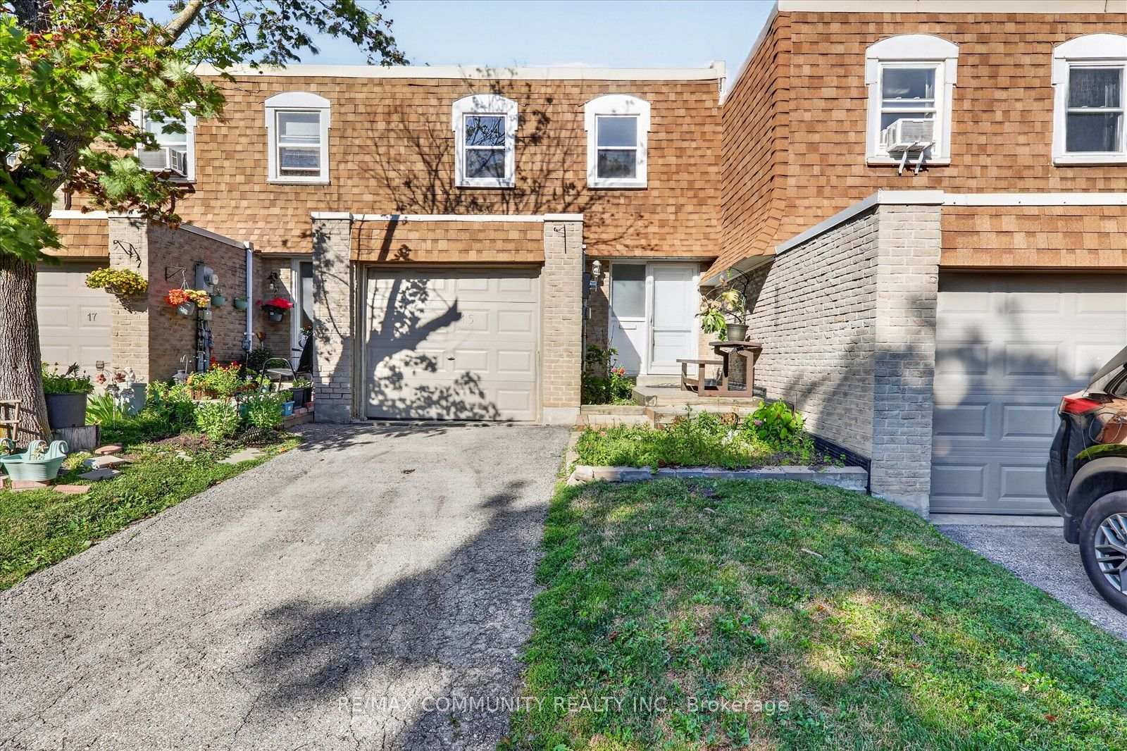 Front of Unit 15, 850 Huntingwood Drive