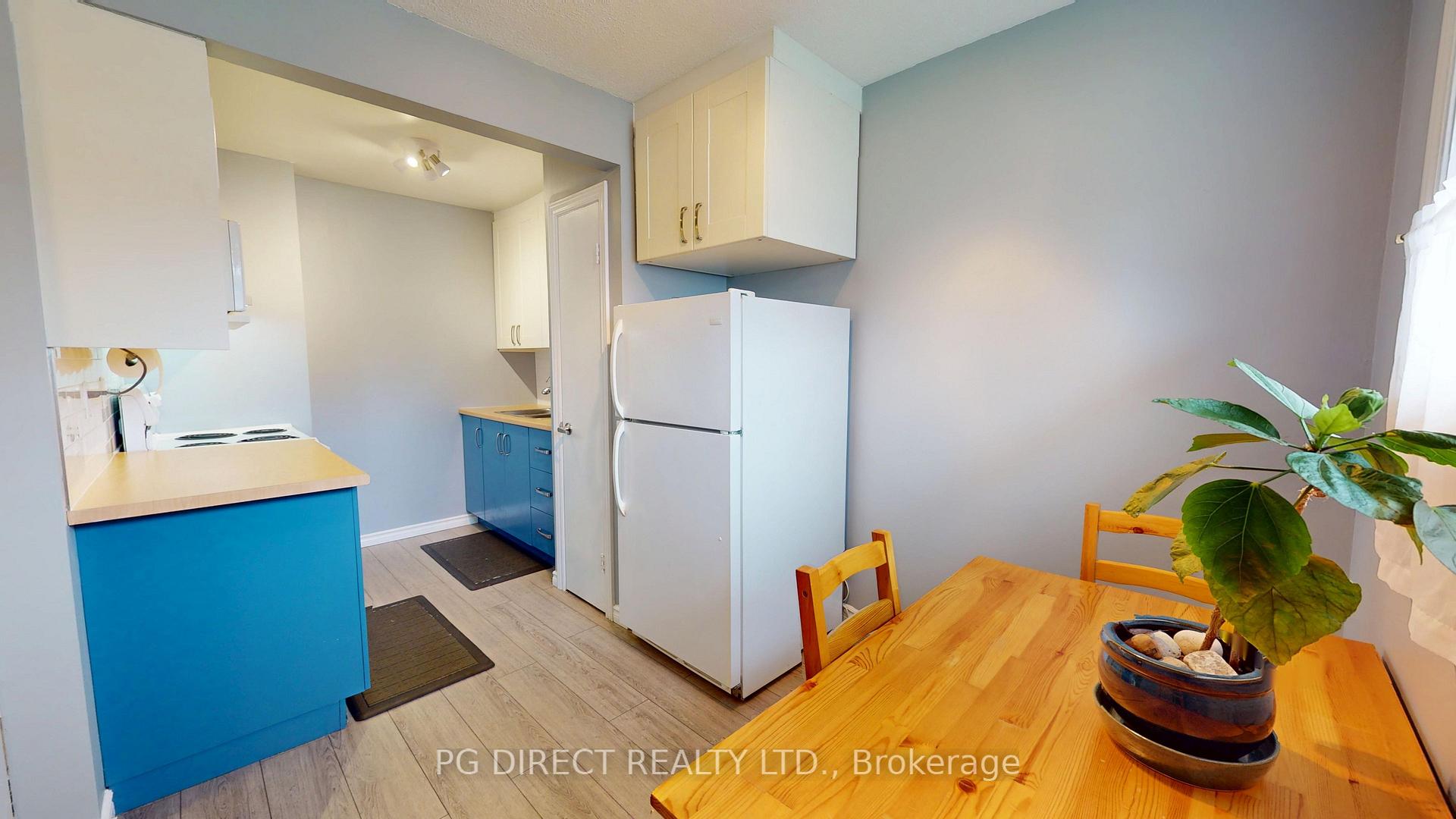 Photo 2 of 222H Harvard Place, Waterloo, Lincoln Village — HOMEH