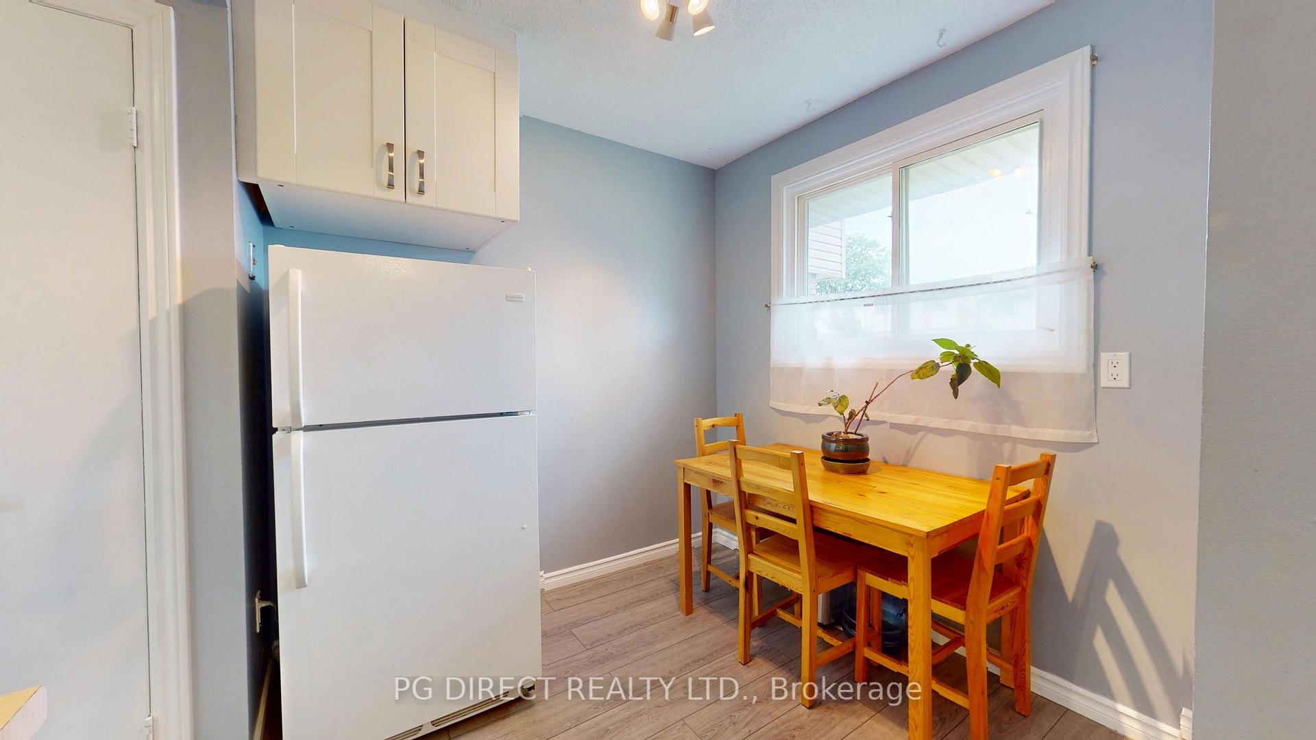 Photo 3 of 222H Harvard Place, Waterloo, Lincoln Village — HOMEH