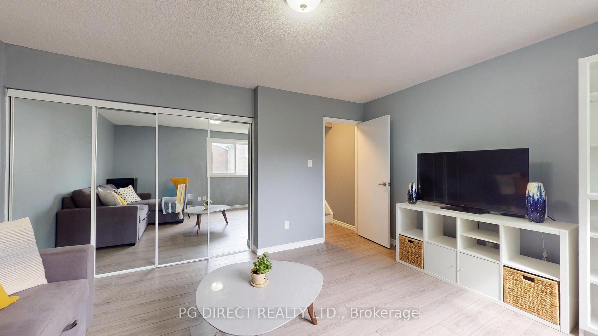 Photo 7 of 222H Harvard Place, Waterloo, Lincoln Village — HOMEH