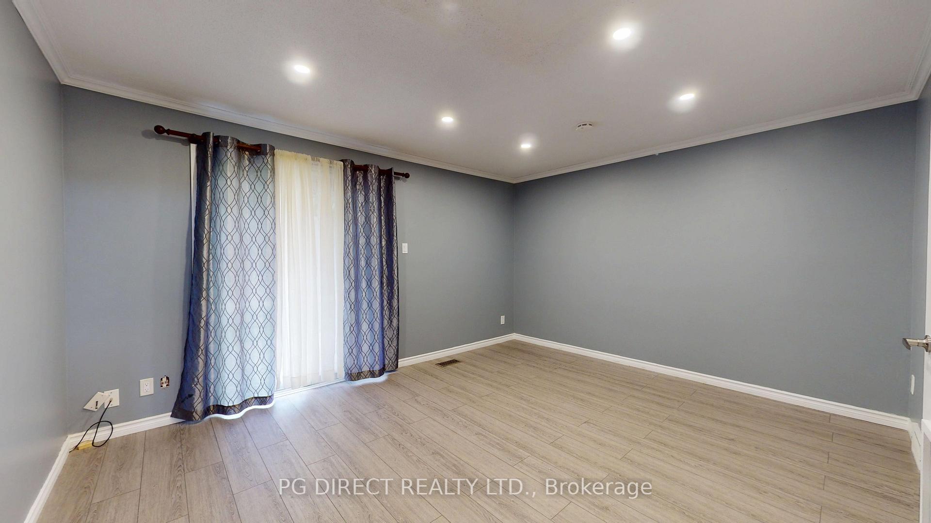 Photo 8 of 222H Harvard Place, Waterloo, Lincoln Village — HOMEH