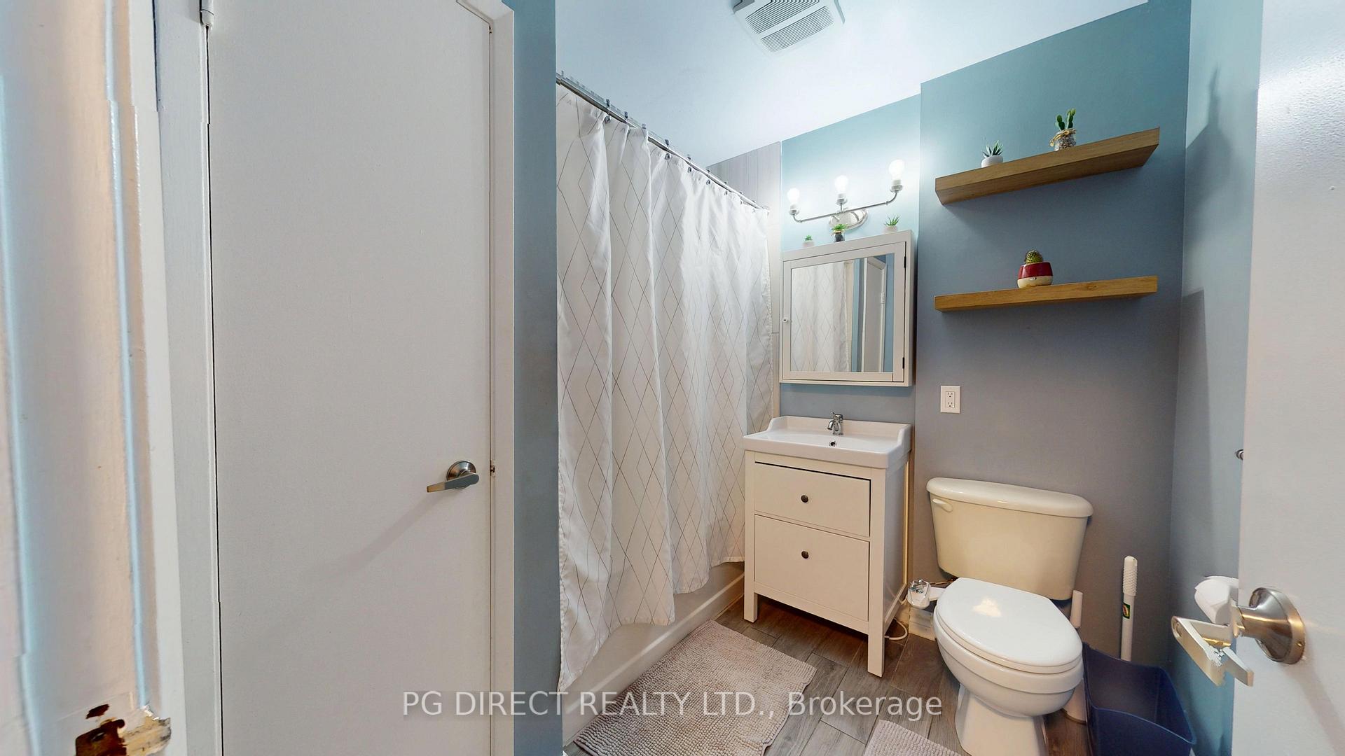 Photo 11 of 222H Harvard Place, Waterloo, Lincoln Village — HOMEH