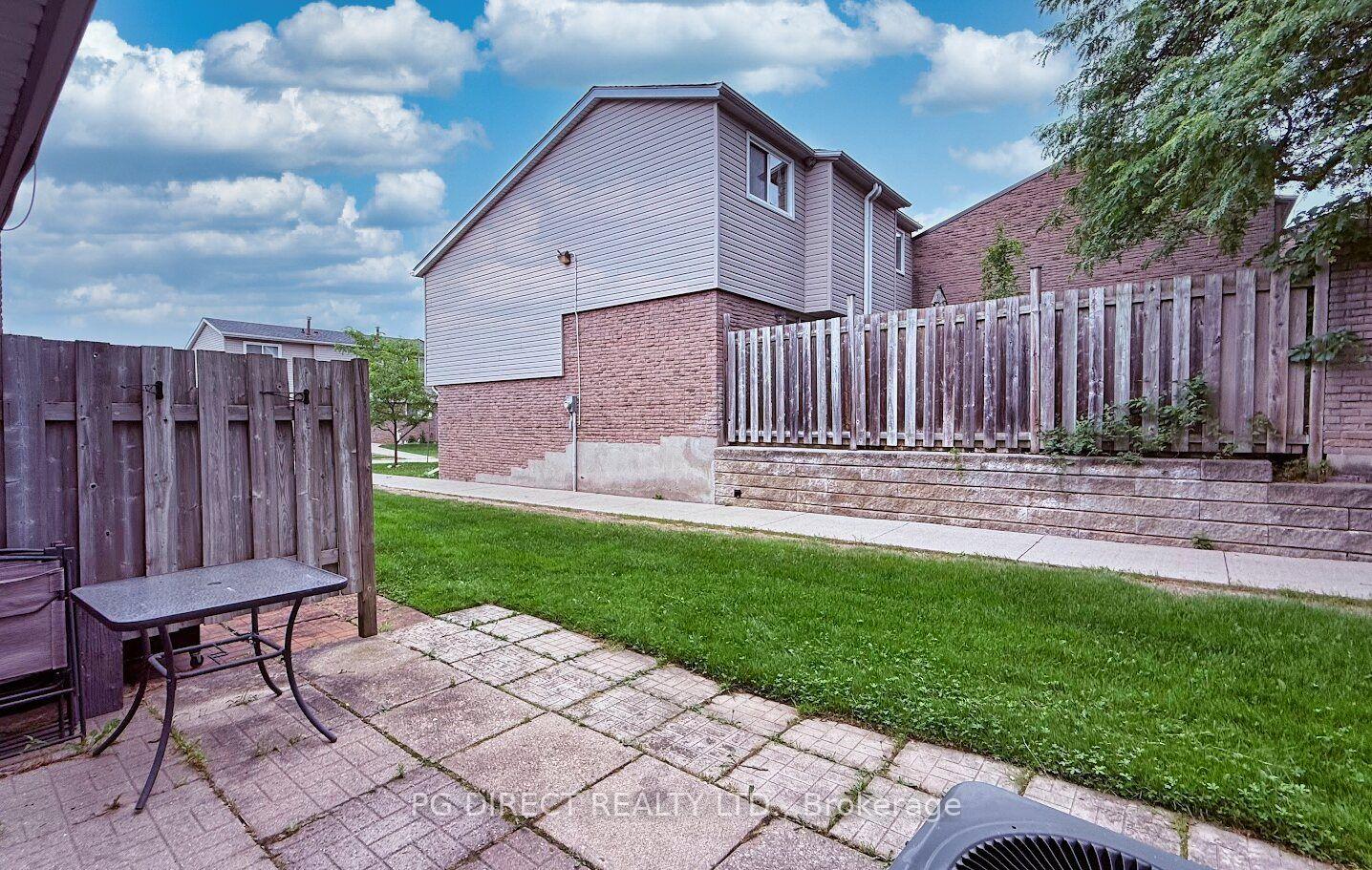 Photo 16 of 222H Harvard Place, Waterloo, Lincoln Village — HOMEH
