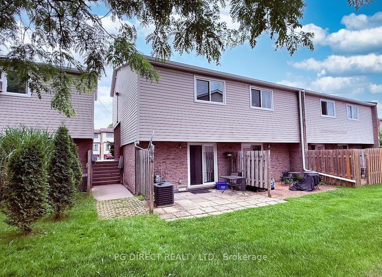 Photo 18 of 222H Harvard Place, Waterloo, Lincoln Village — HOMEH