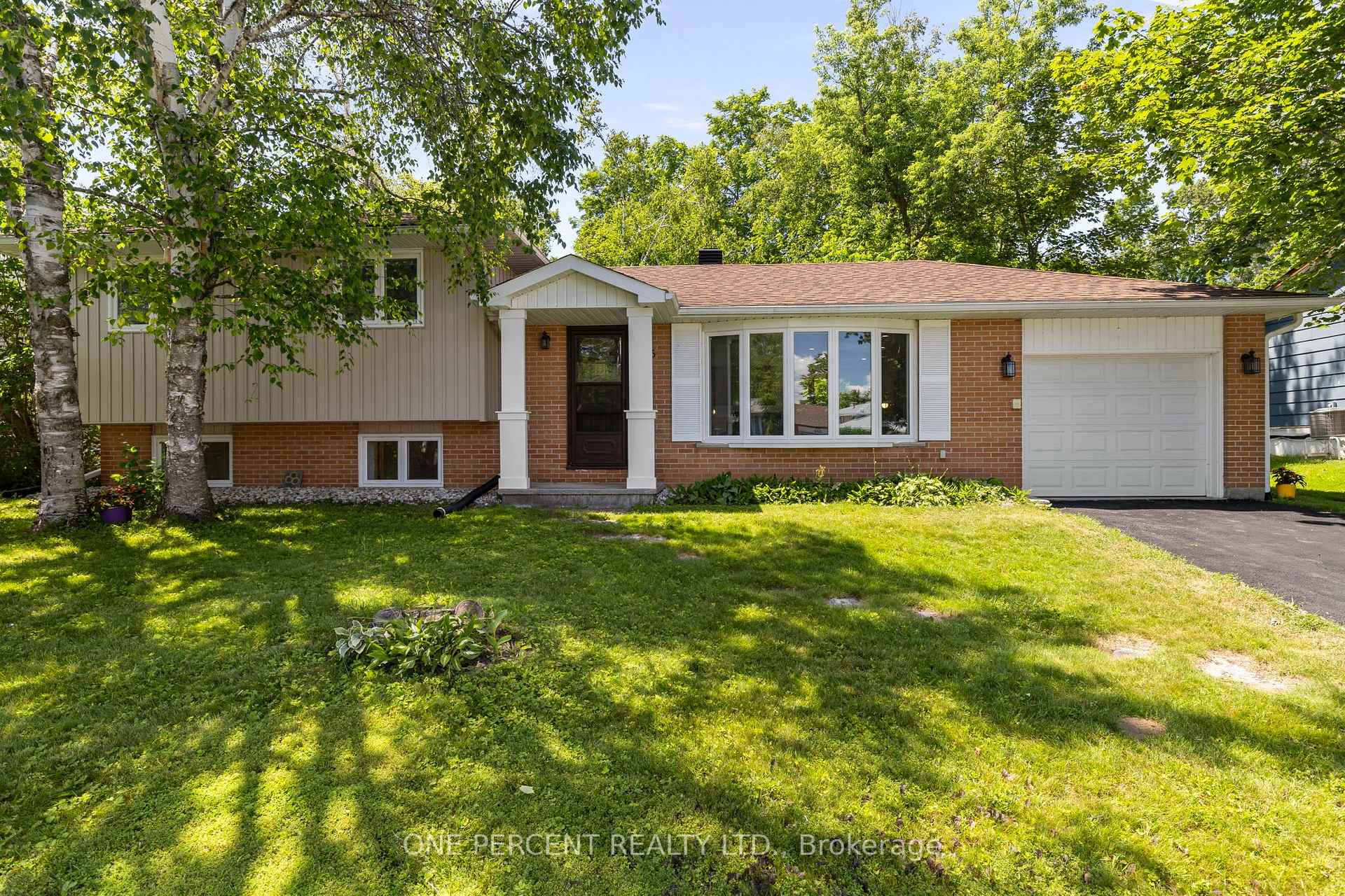 Photo 2 of 395 Harmon Road, Orillia — HOMEH