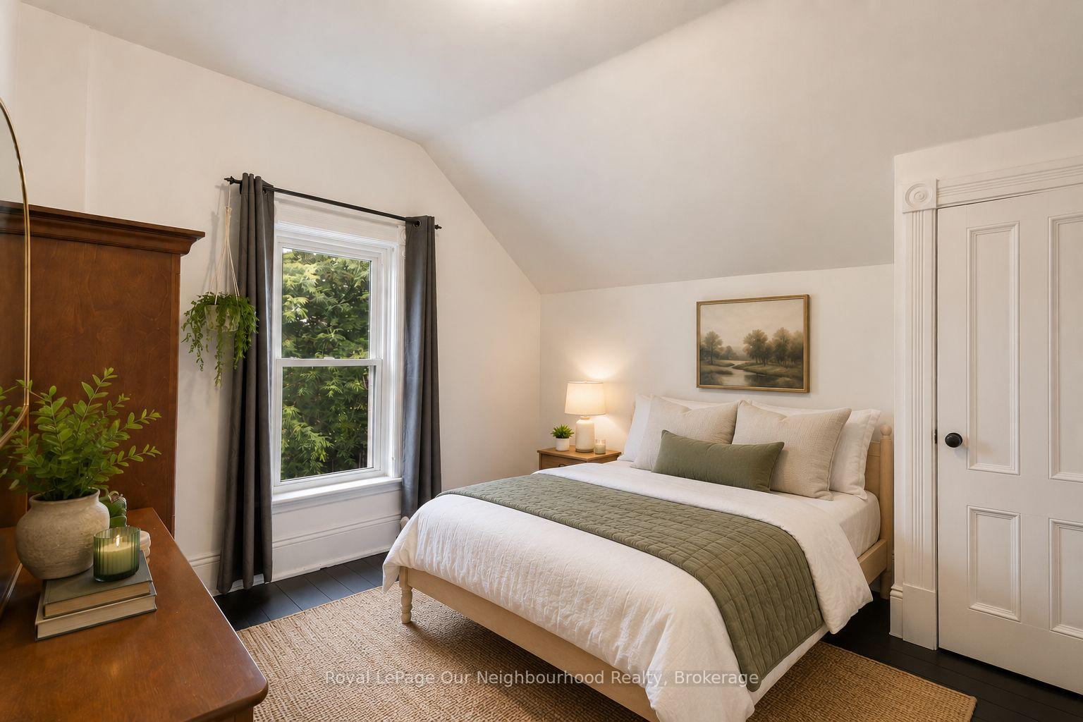 Photo 16 of 260 Westcott Street, Peterborough, Town Ward 3 — HOMEH