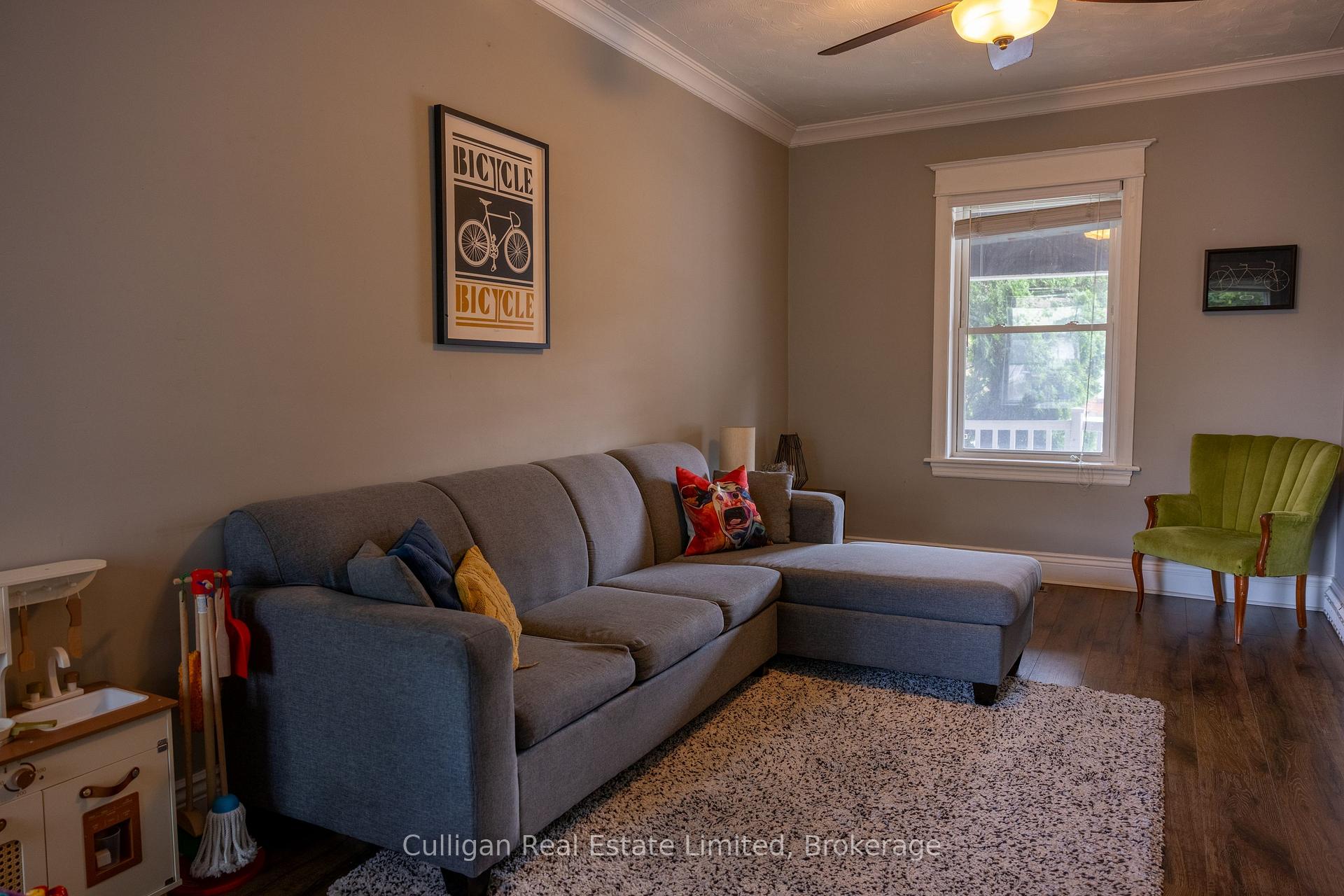 Photo 4 of 115 London Street N, Hamilton, Crown Point — HOMEH
