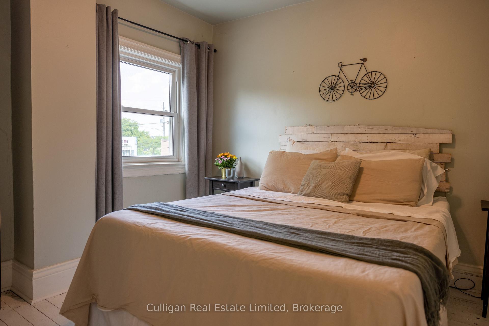 Photo 12 of 115 London Street N, Hamilton, Crown Point — HOMEH