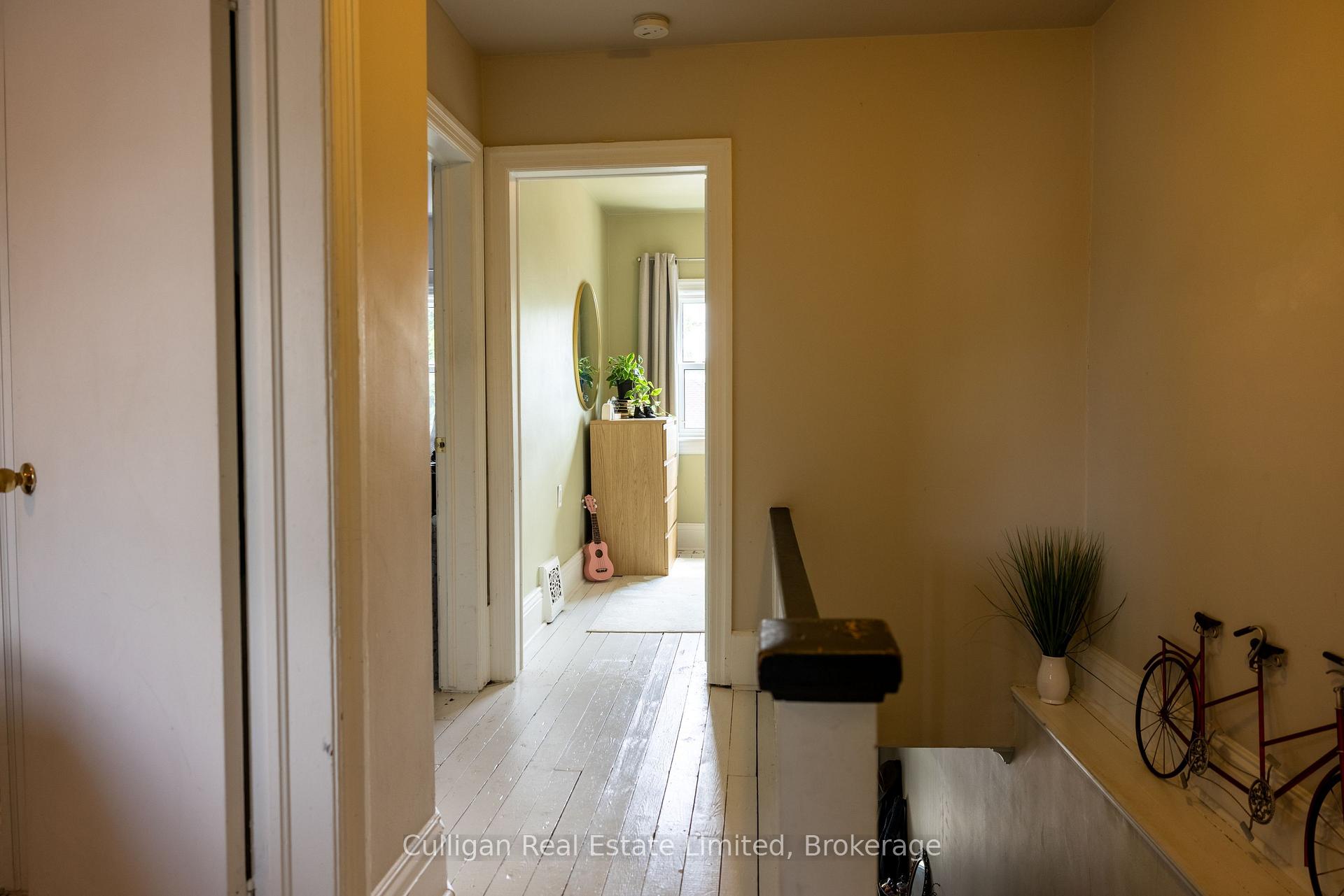 Photo 14 of 115 London Street N, Hamilton, Crown Point — HOMEH