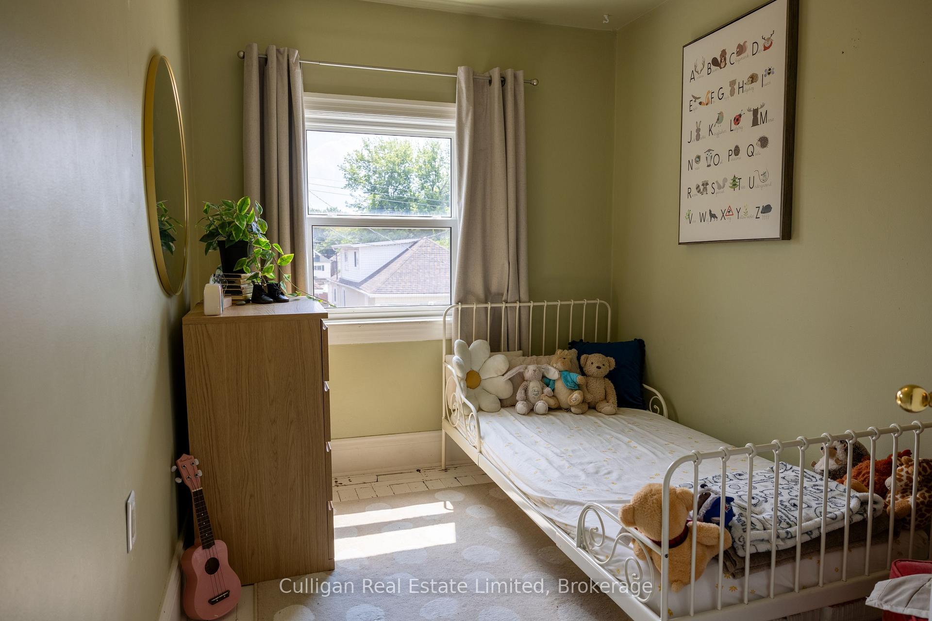 Photo 15 of 115 London Street N, Hamilton, Crown Point — HOMEH