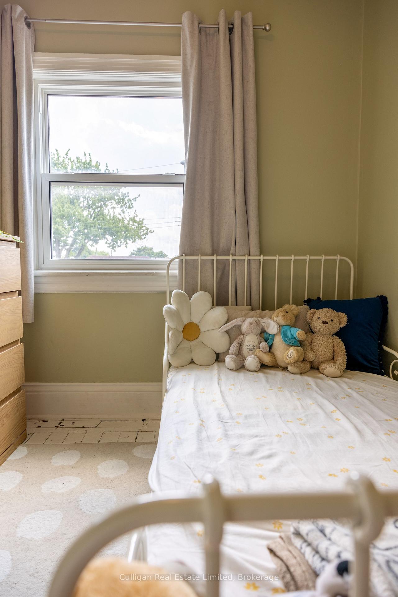 Photo 16 of 115 London Street N, Hamilton, Crown Point — HOMEH