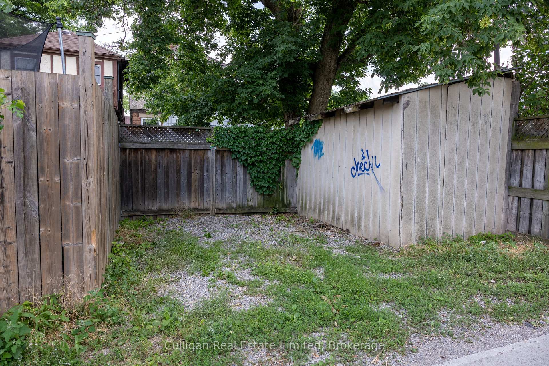 Photo 25 of 115 London Street N, Hamilton, Crown Point — HOMEH