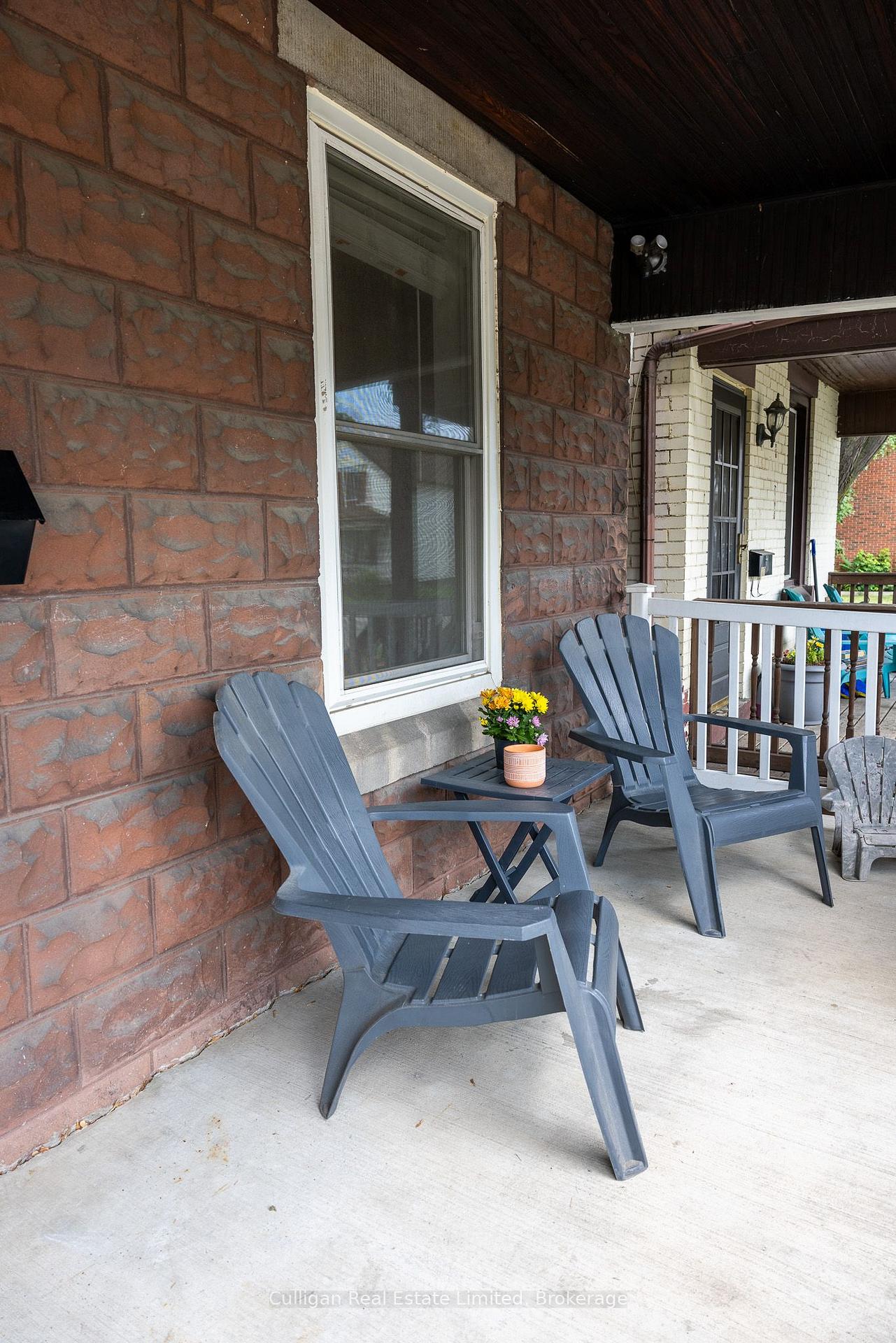 Photo 3 of 115 London Street N, Hamilton, Crown Point — HOMEH