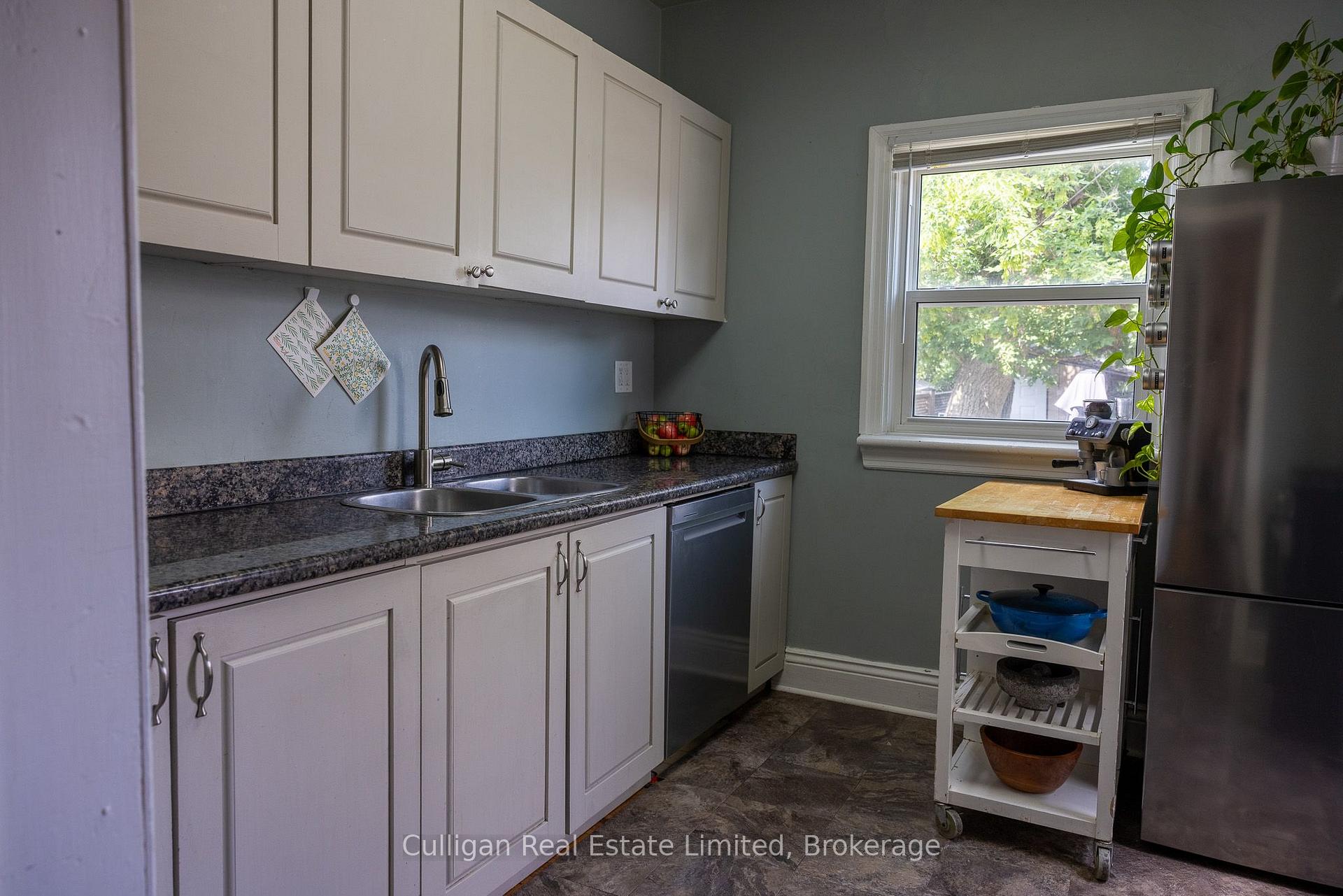 Photo 9 of 115 London Street N, Hamilton, Crown Point — HOMEH