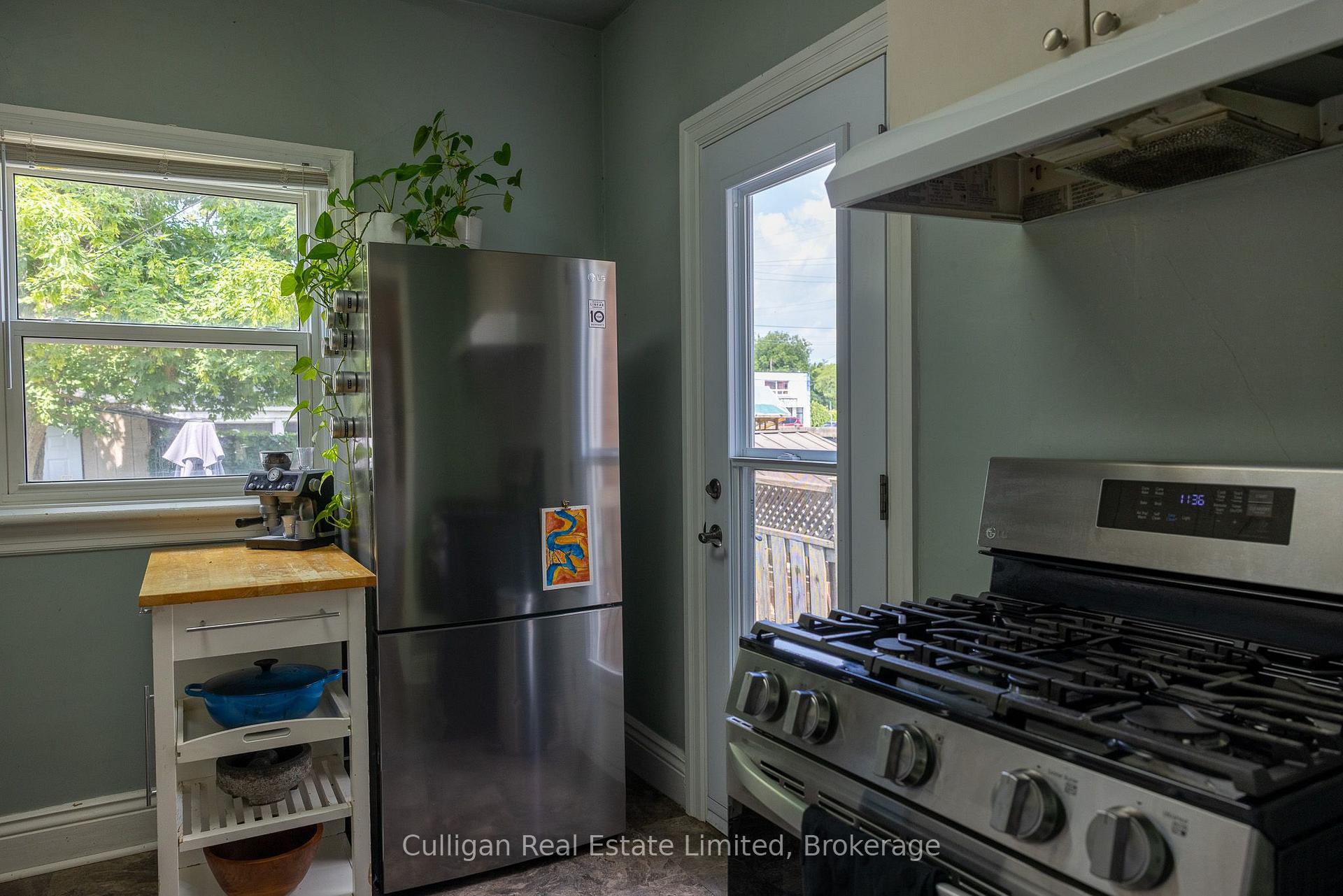 Photo 10 of 115 London Street N, Hamilton, Crown Point — HOMEH