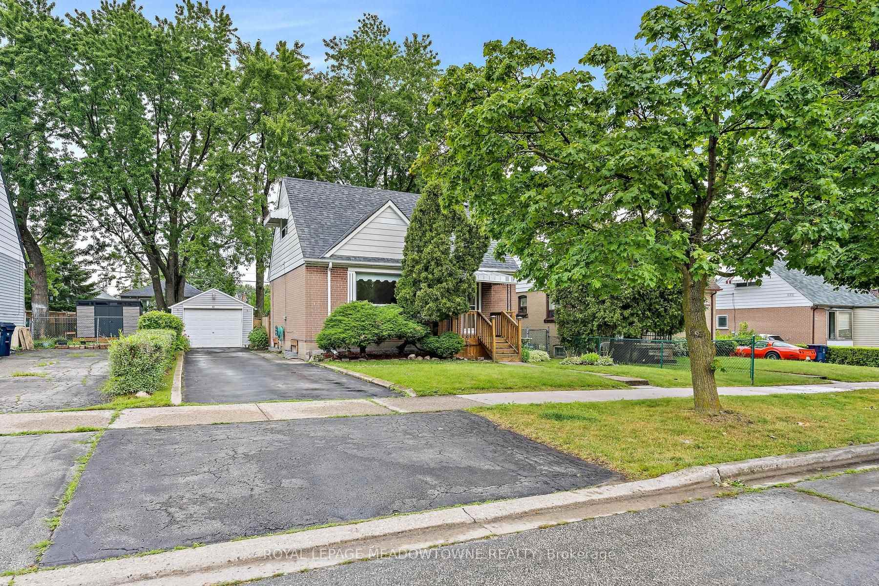 Photo 1 of 27 Hatfield Crescent, Etobicoke, Elms-Old Rexdale — HOMEH