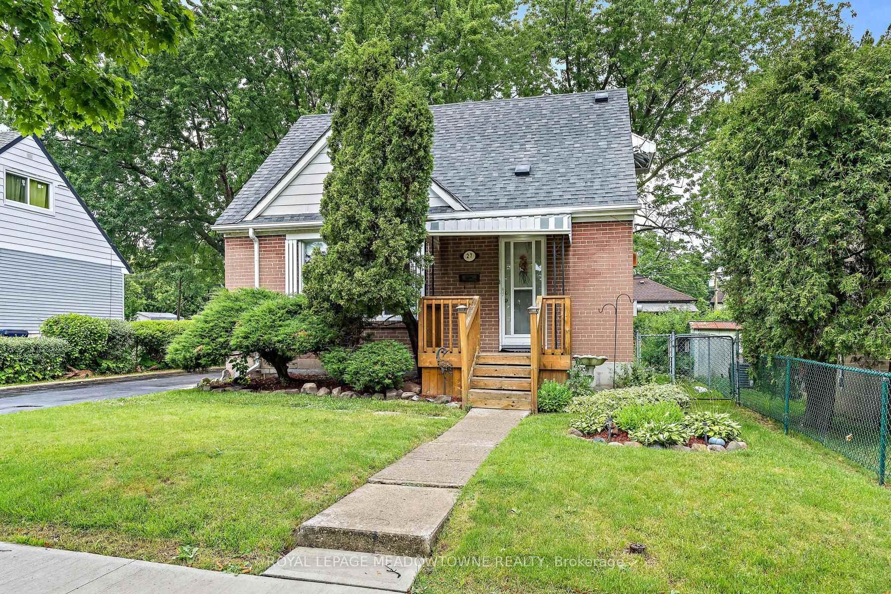 Photo 3 of 27 Hatfield Crescent, Etobicoke, Elms-Old Rexdale — HOMEH