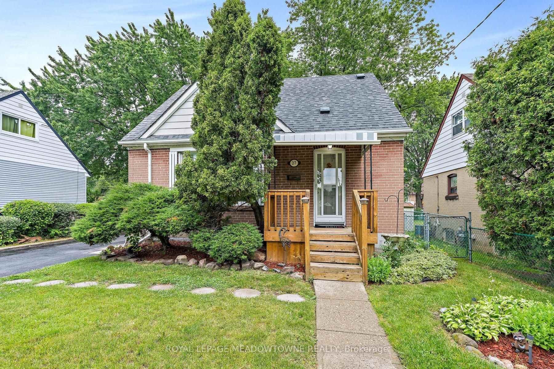 Photo 4 of 27 Hatfield Crescent, Etobicoke, Elms-Old Rexdale — HOMEH